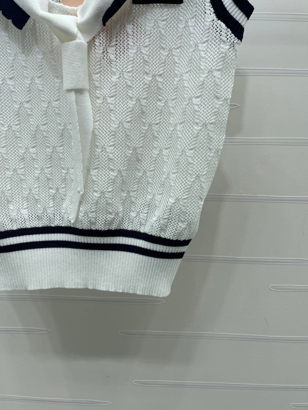 Miu Shawl Tie-Wear Knitted Vest White Black Wool 382102