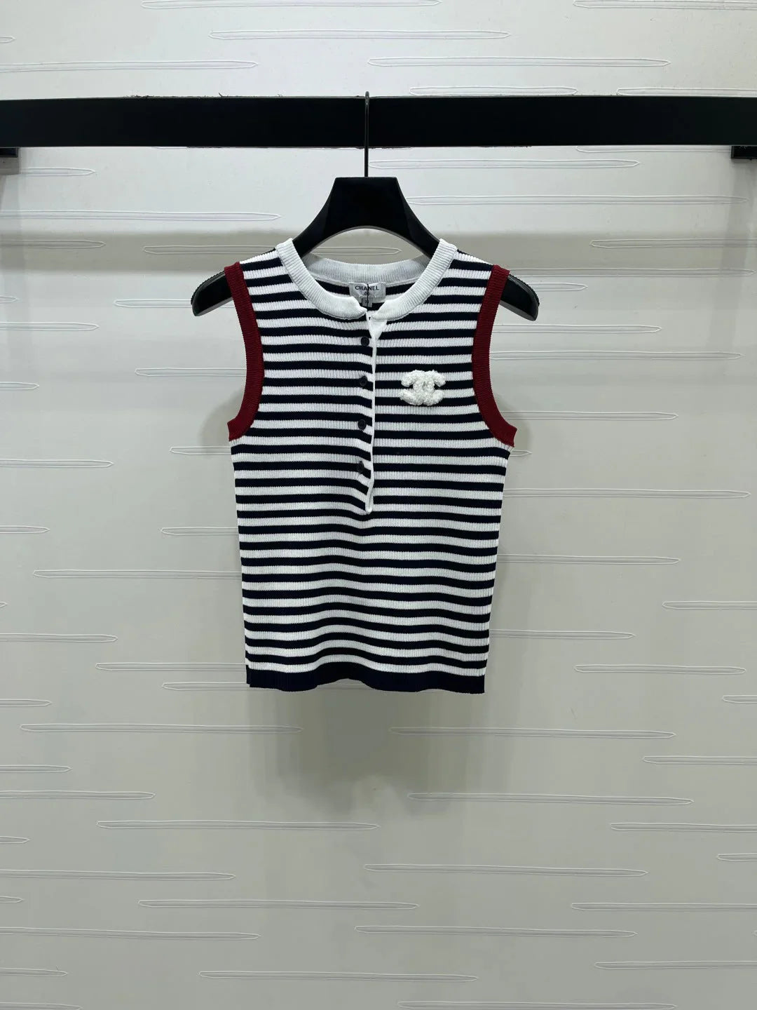 Chanel 2026 Color-blocked Crew Neck Knit Vest Wool 390665