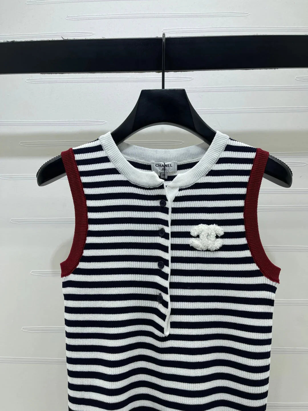 Chanel 2026 Color-blocked Crew Neck Knit Vest Wool 390665
