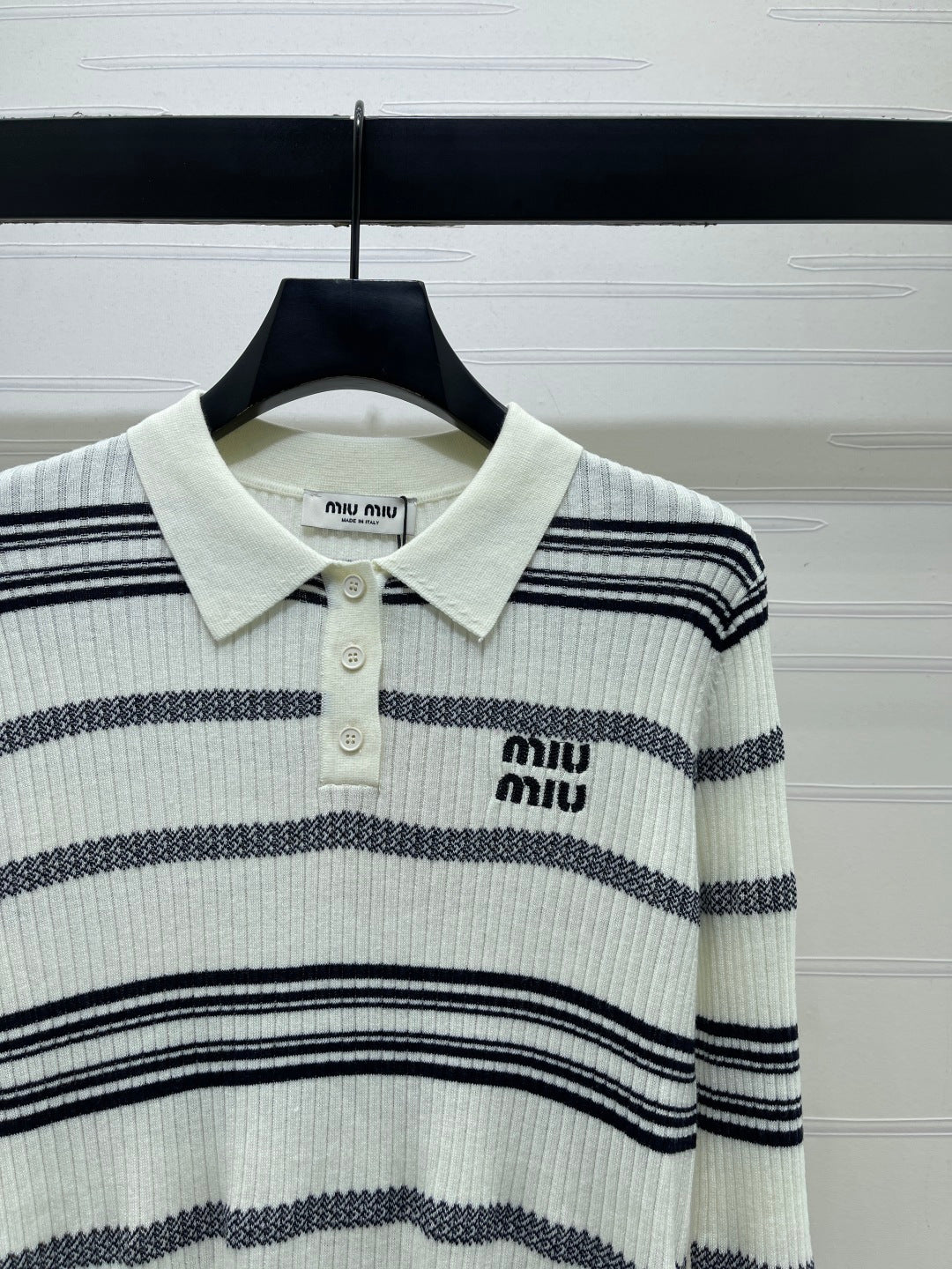 Miu 26s Collared Knit Long-Sleeved Top Black White 413346