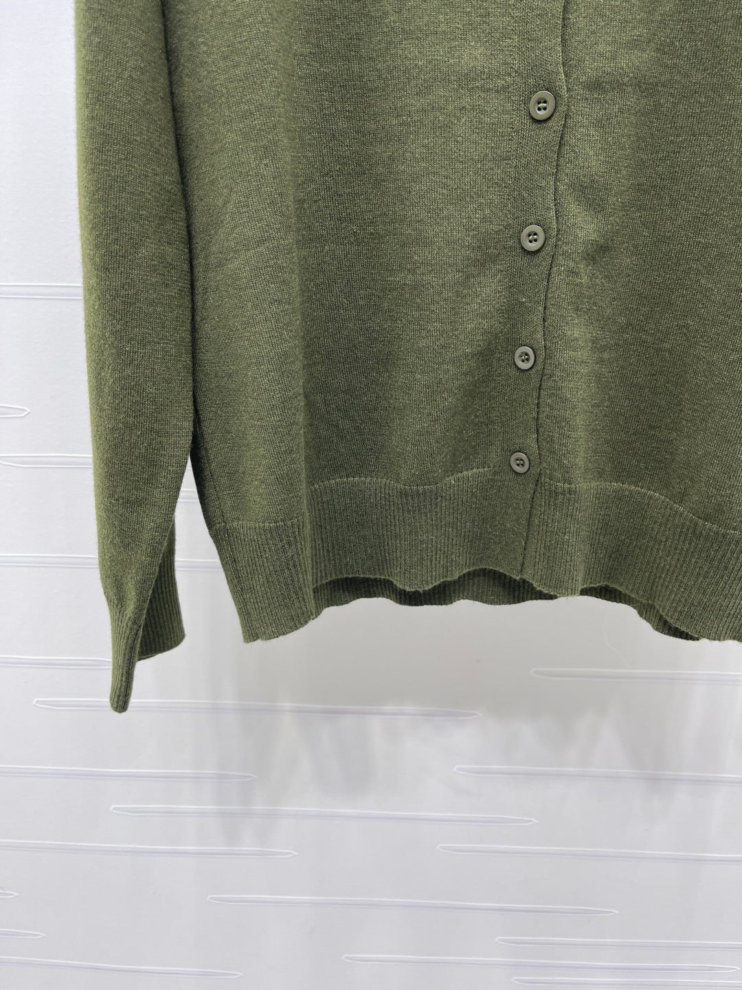 Miu 26s Round Neck Long-Sleeved Cardigan Olive Wool 422012