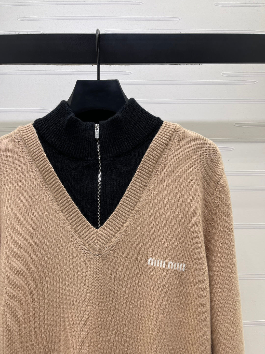 Miu 26s Color-Blocked Faux Two-Piece Turtleneck Long-Sleeved Top Beige Black Wool 423860