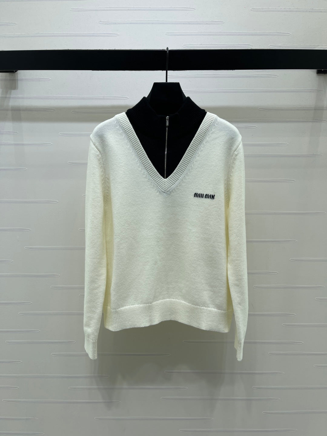 Miu 26s Color-Blocked Faux Two-Piece Turtleneck Long-Sleeved Top White Wool 423858