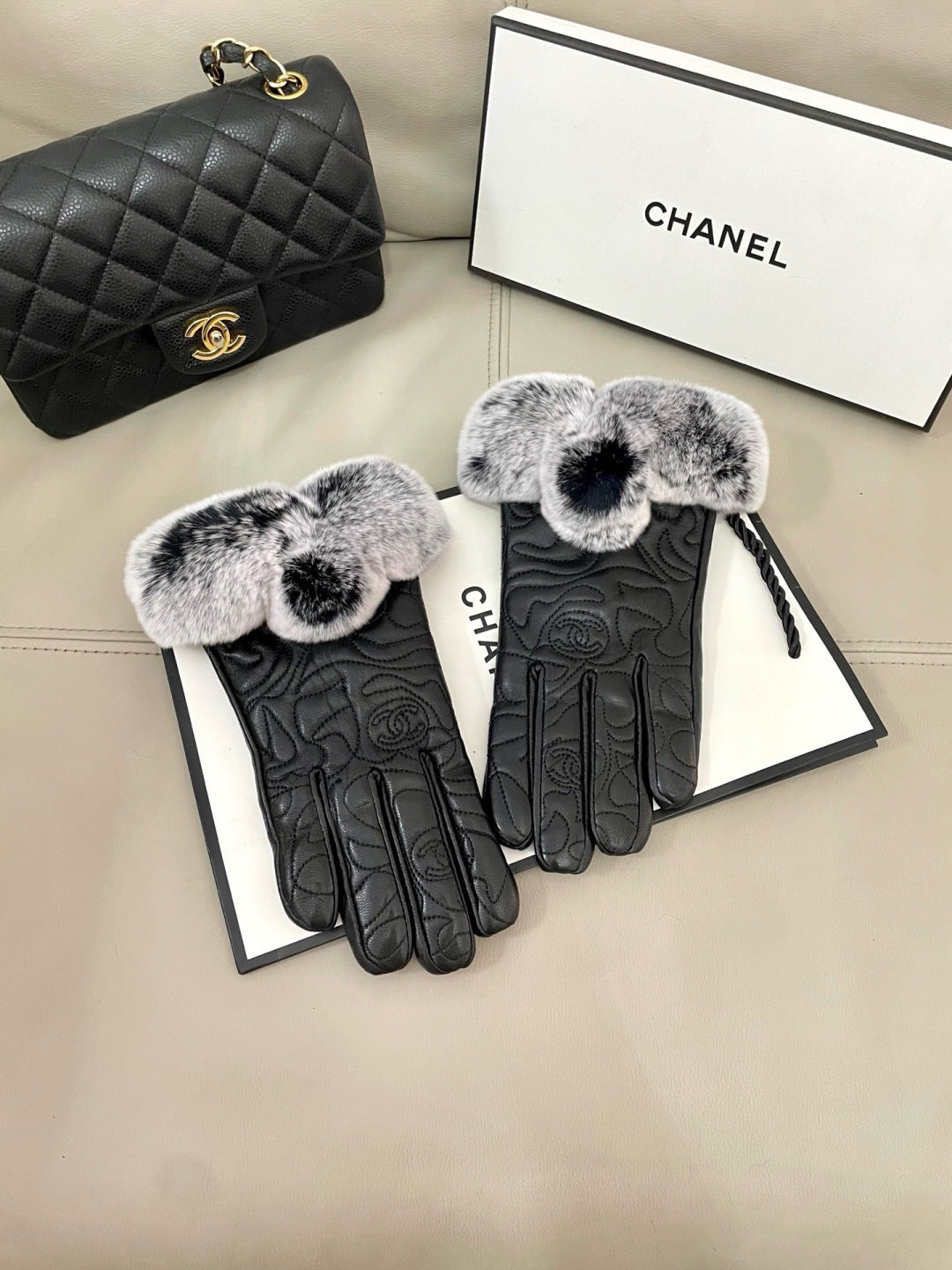 CC 26s Gloves Lambskin Fur 558490