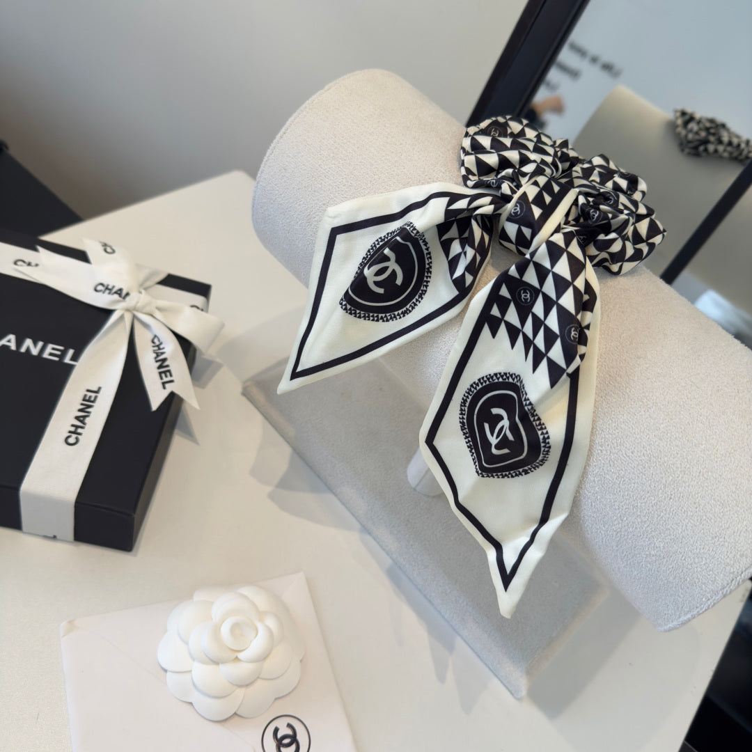 CC 26s Black White Scrunchie 275557