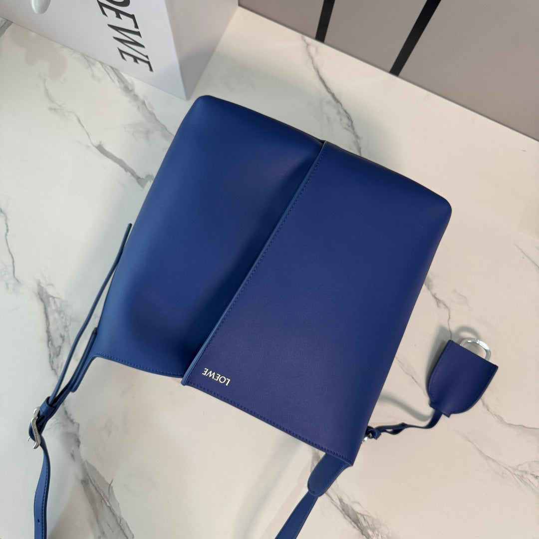 Loewe Medium Bilbao Bucket Blue Smooth Calfskin 289318