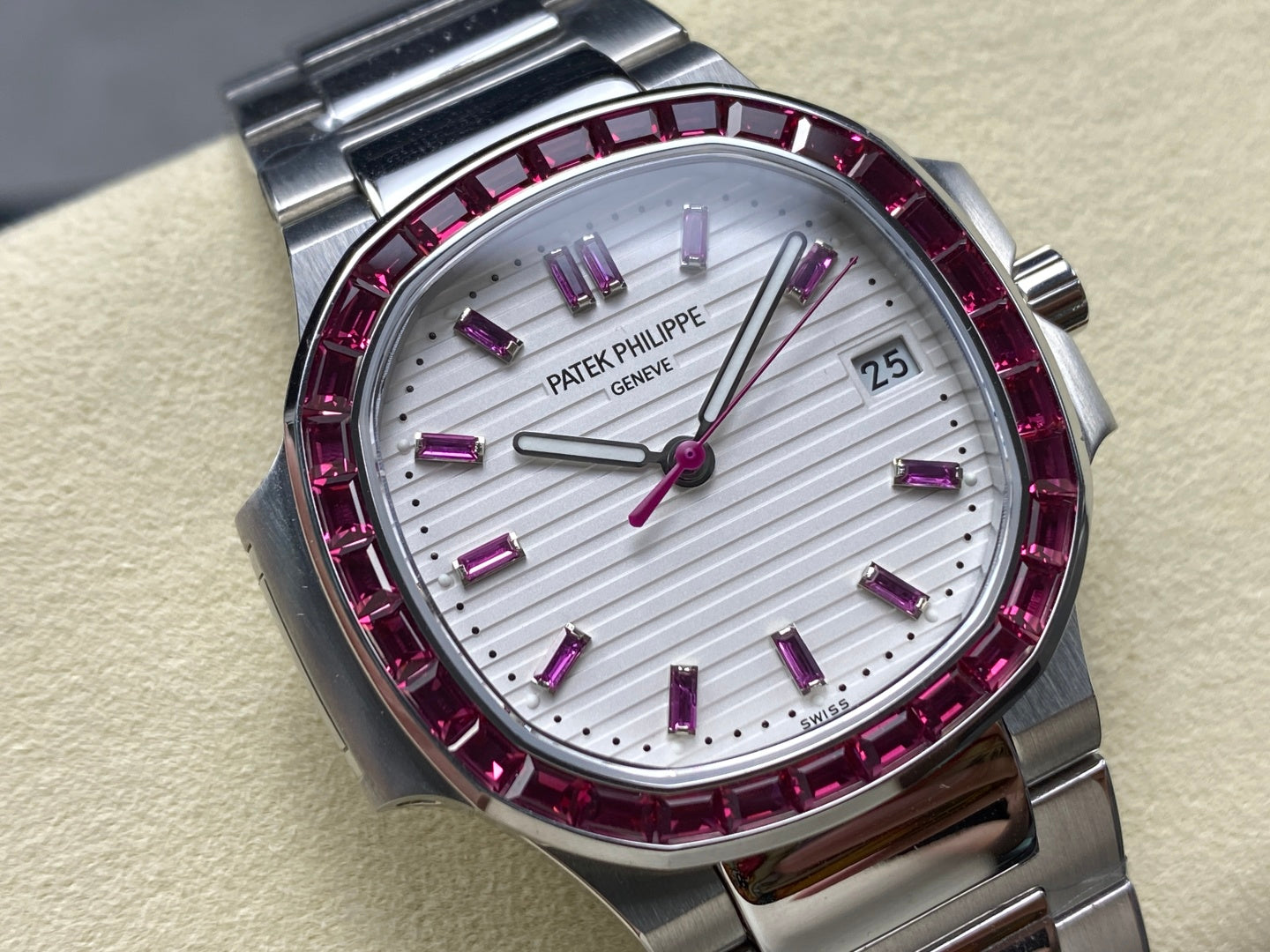 PATEK Nautilus 35.2mm Silver Pink Diamond