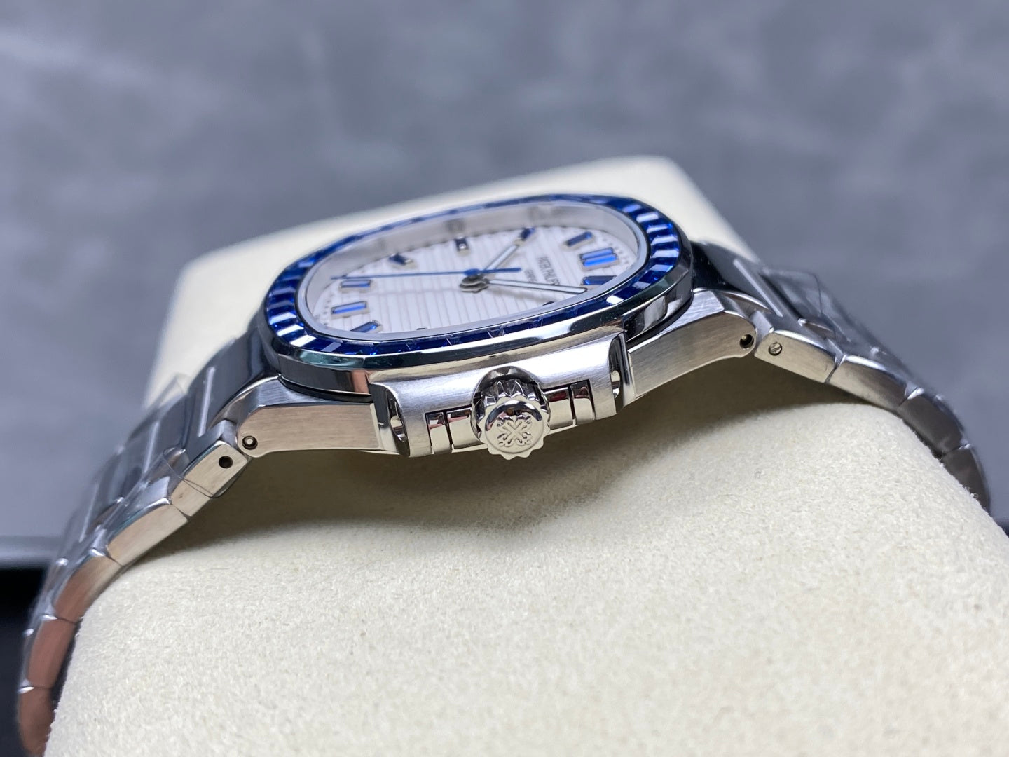 PATEK Nautilus 35.2mm Silver Blue Diamond