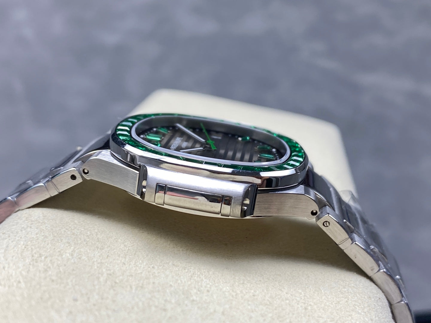 PATEK Nautilus 35.2mm Silver Green Black Dial
