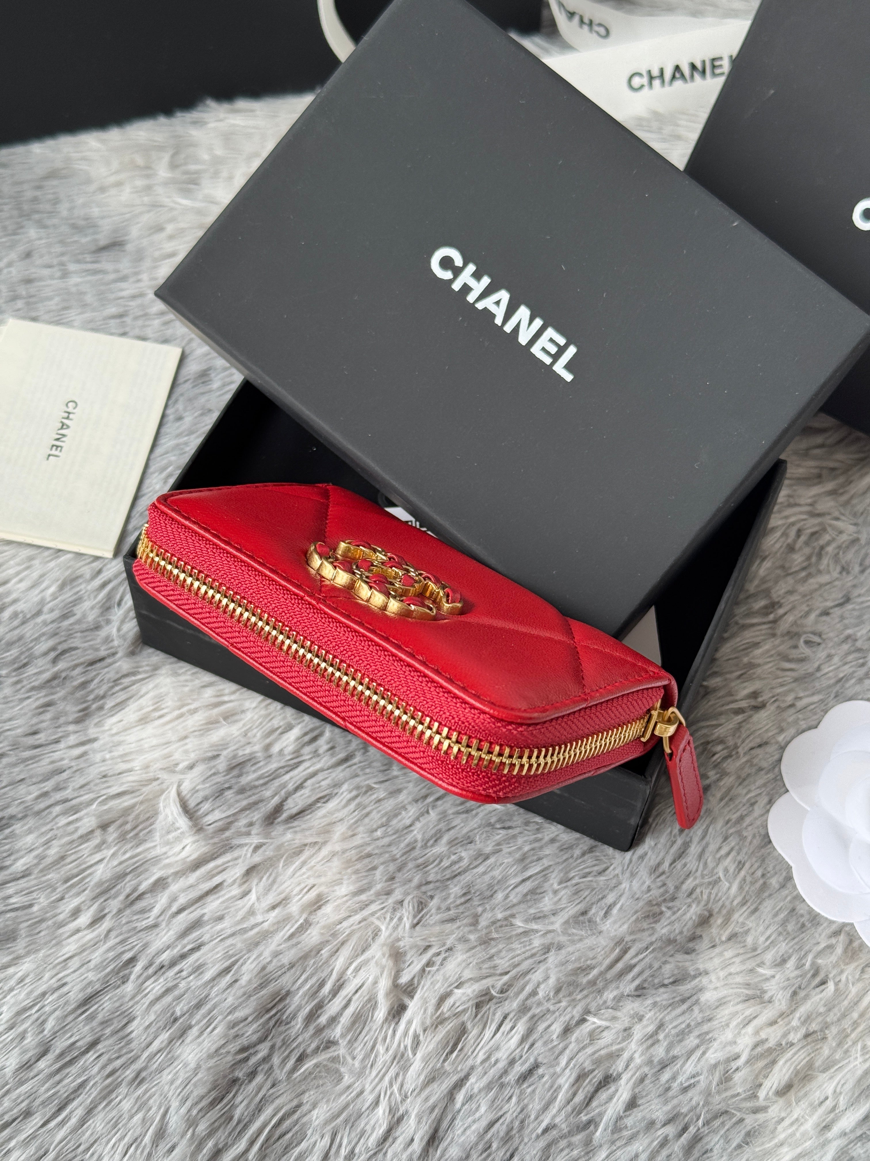 CC 19 Quilted Zipper Coin Purse Red Gold-Tone Sheepskin 242794