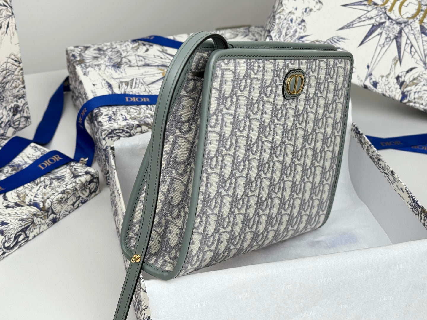 CD 30 Montaigne Dea Pouch 26cm Grayish Jacquard 258617