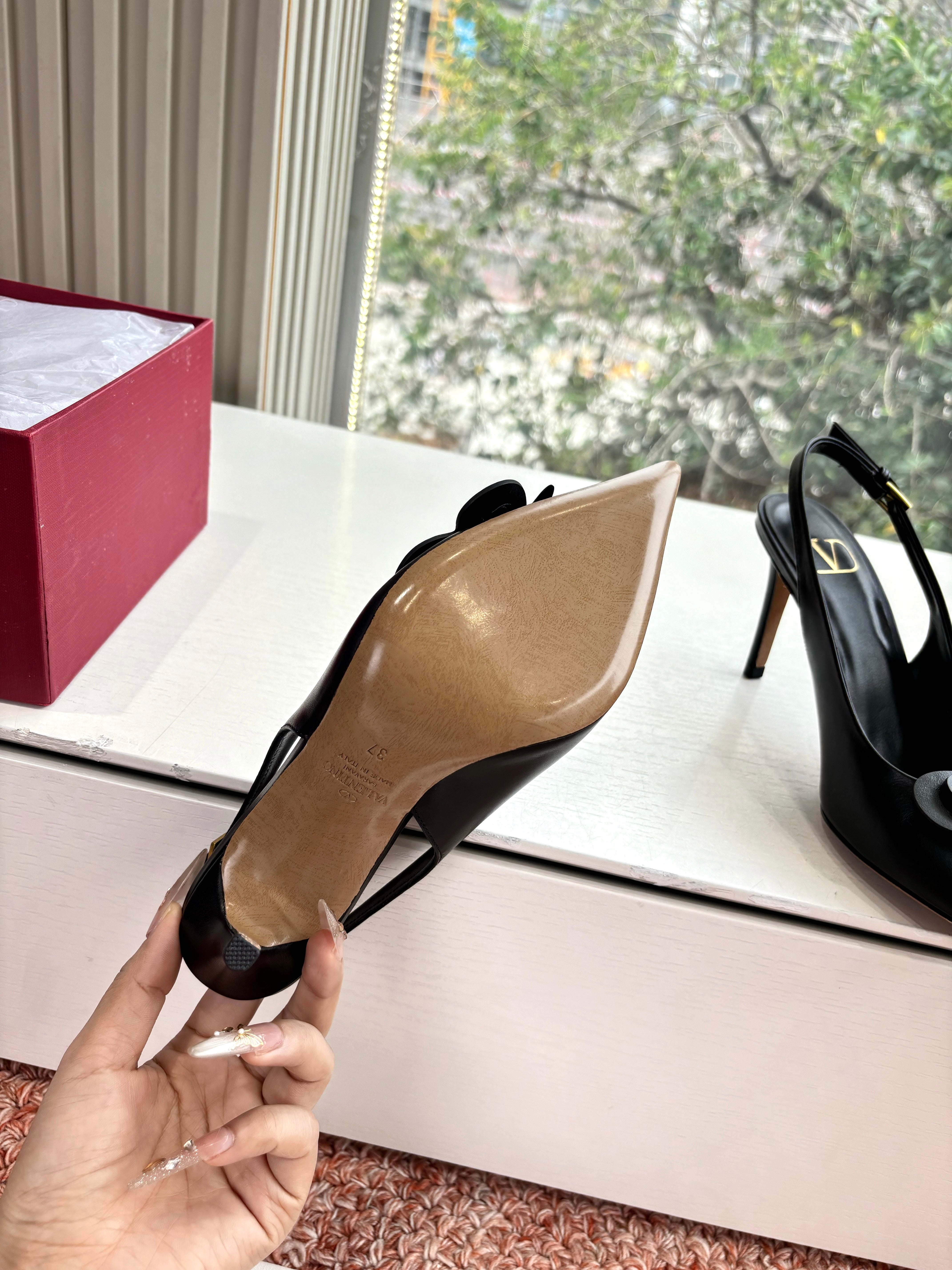 VT 26s Butterfly Slingback Black Leather 604041
