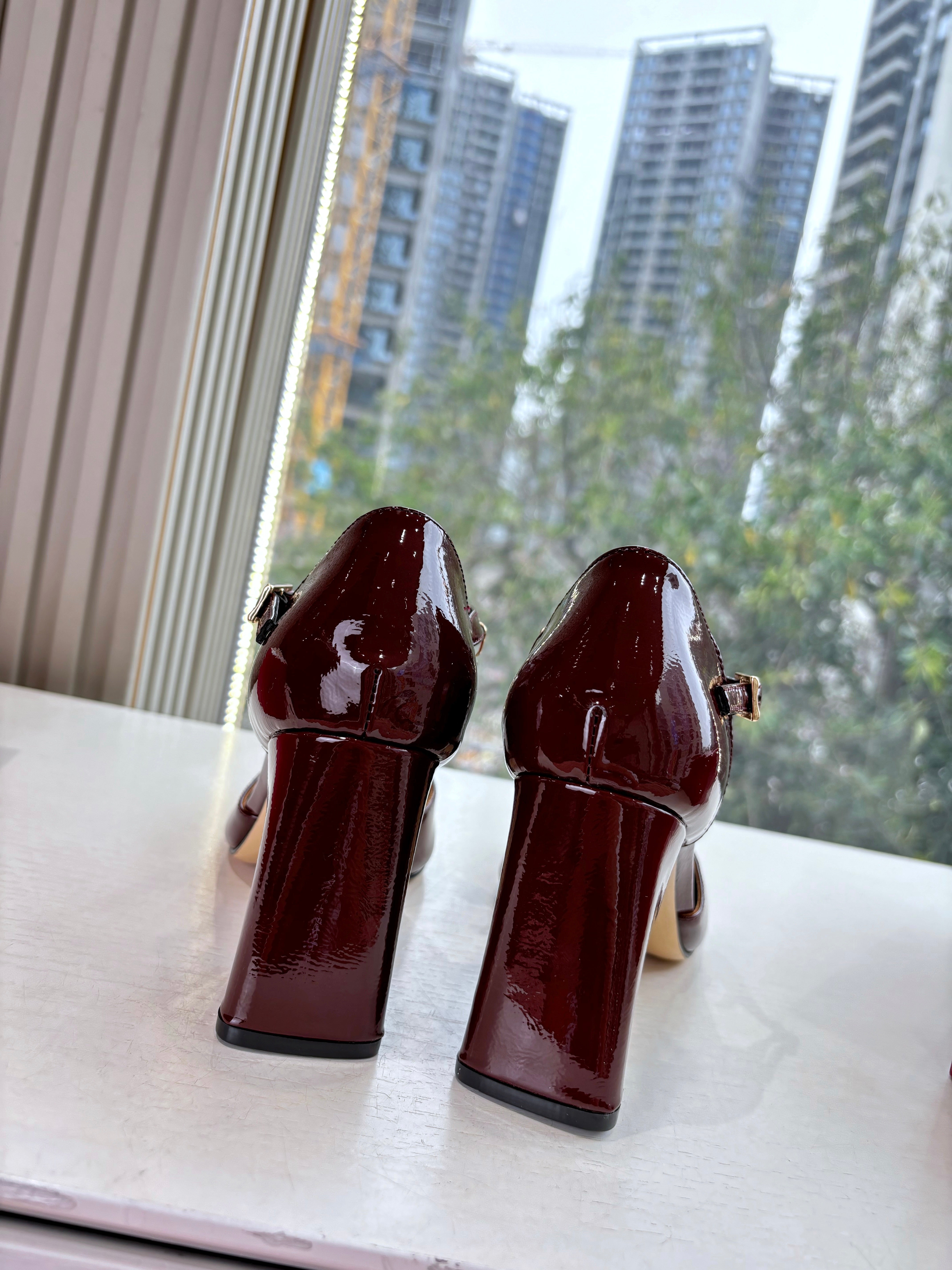 Très Vivier Mary Jane Pumps 8.5 cm Burgundy Patent Leather