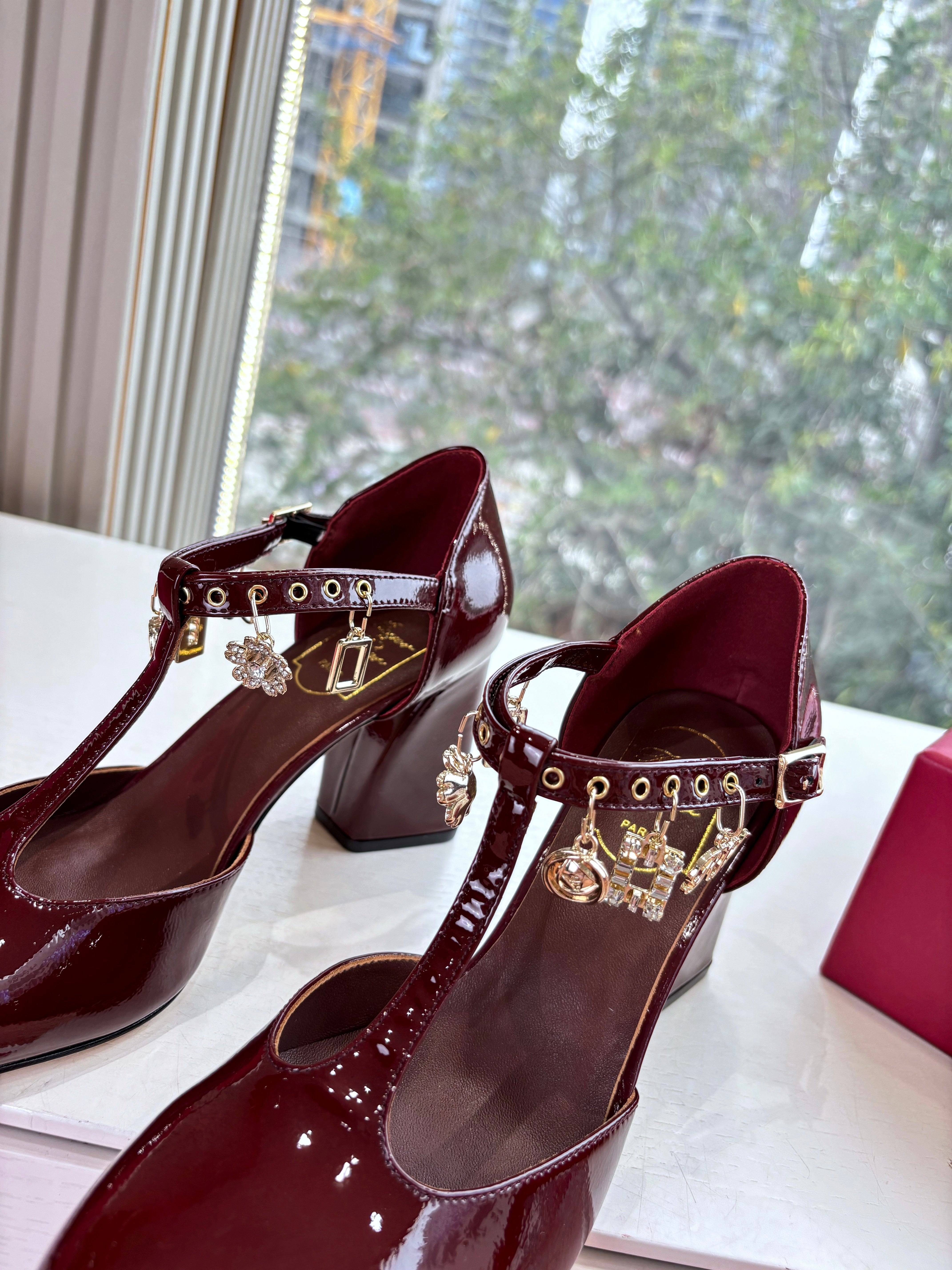 Très Vivier Mary Jane Pumps 8.5 cm Burgundy Patent Leather