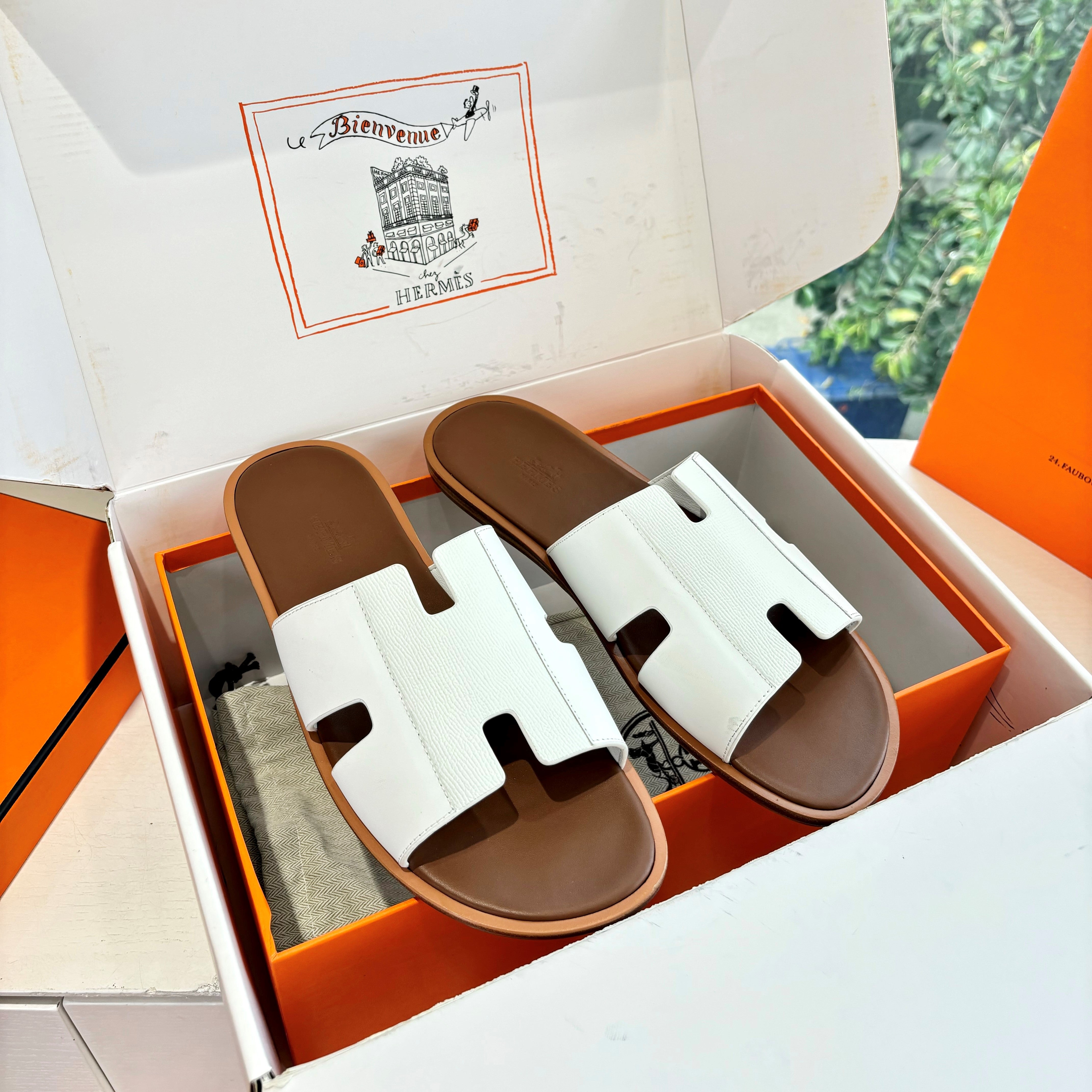 HM 26s Men Izmir Sandal White Cowhide Sheepskin 603982