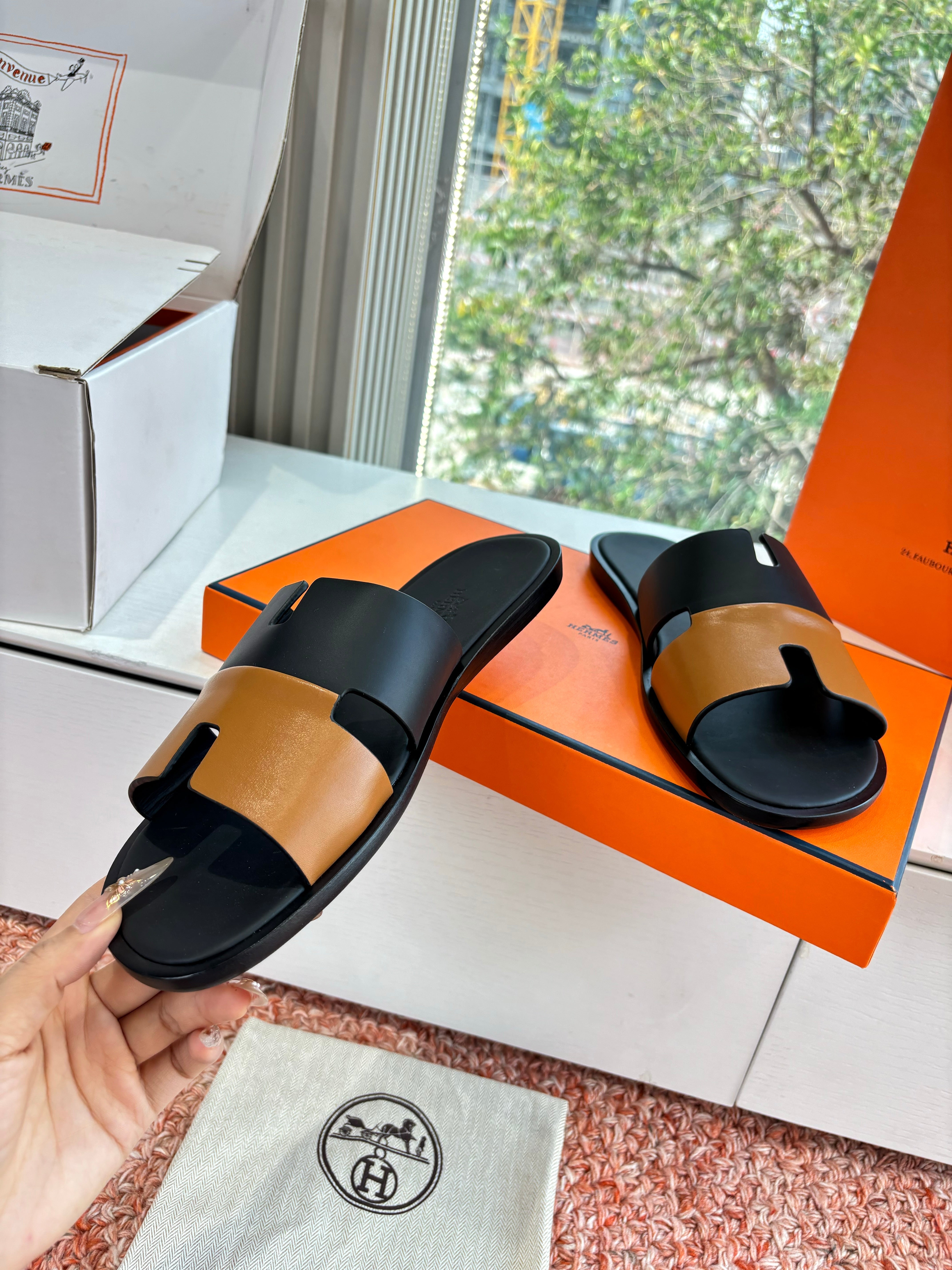 HM Men Izmir Sandal "H" cut-out Black Brown Sheepskin 603973
