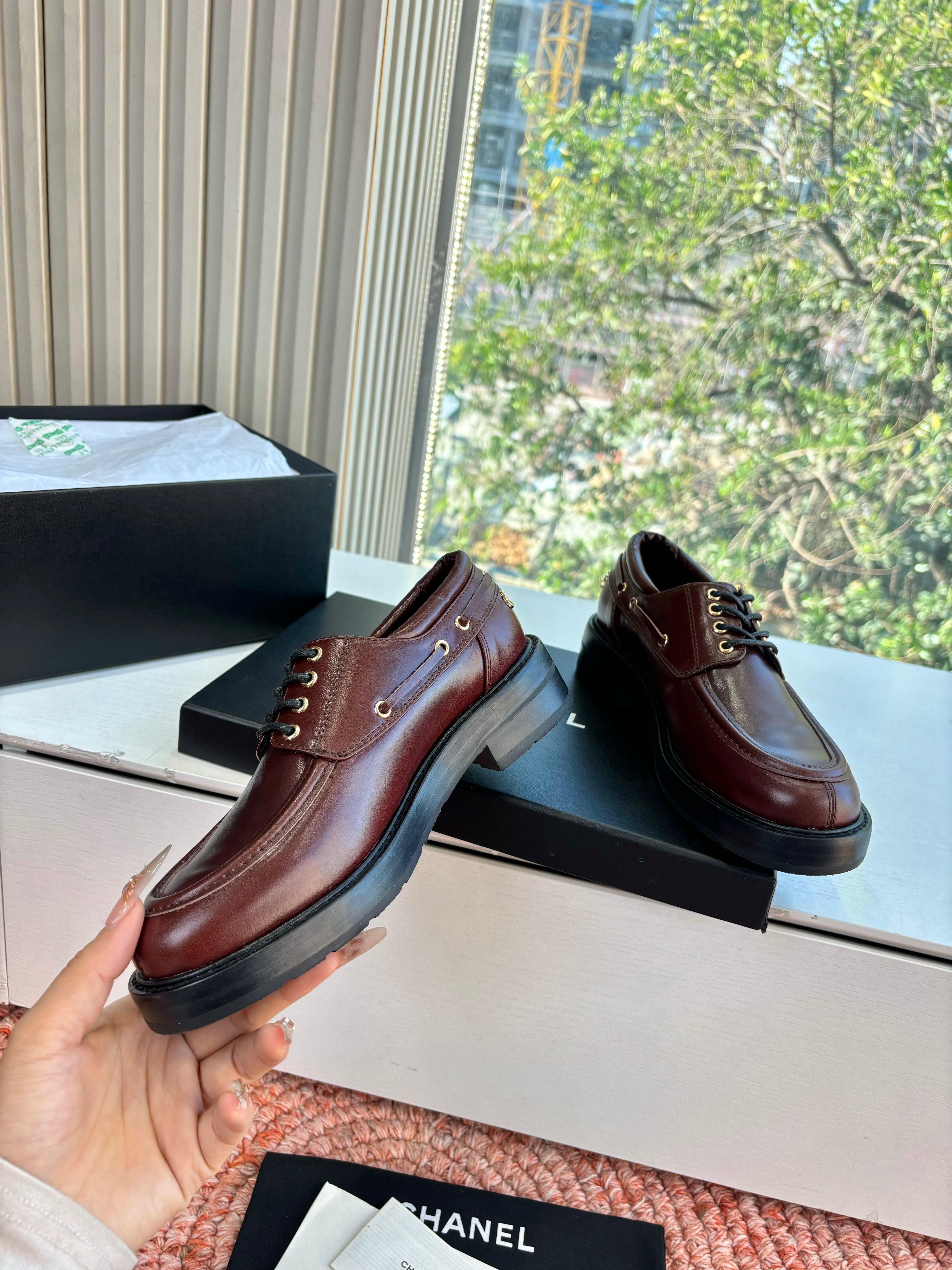CC G189 26s Deep-cut Loafers Brown Glossy Lambskin 648221