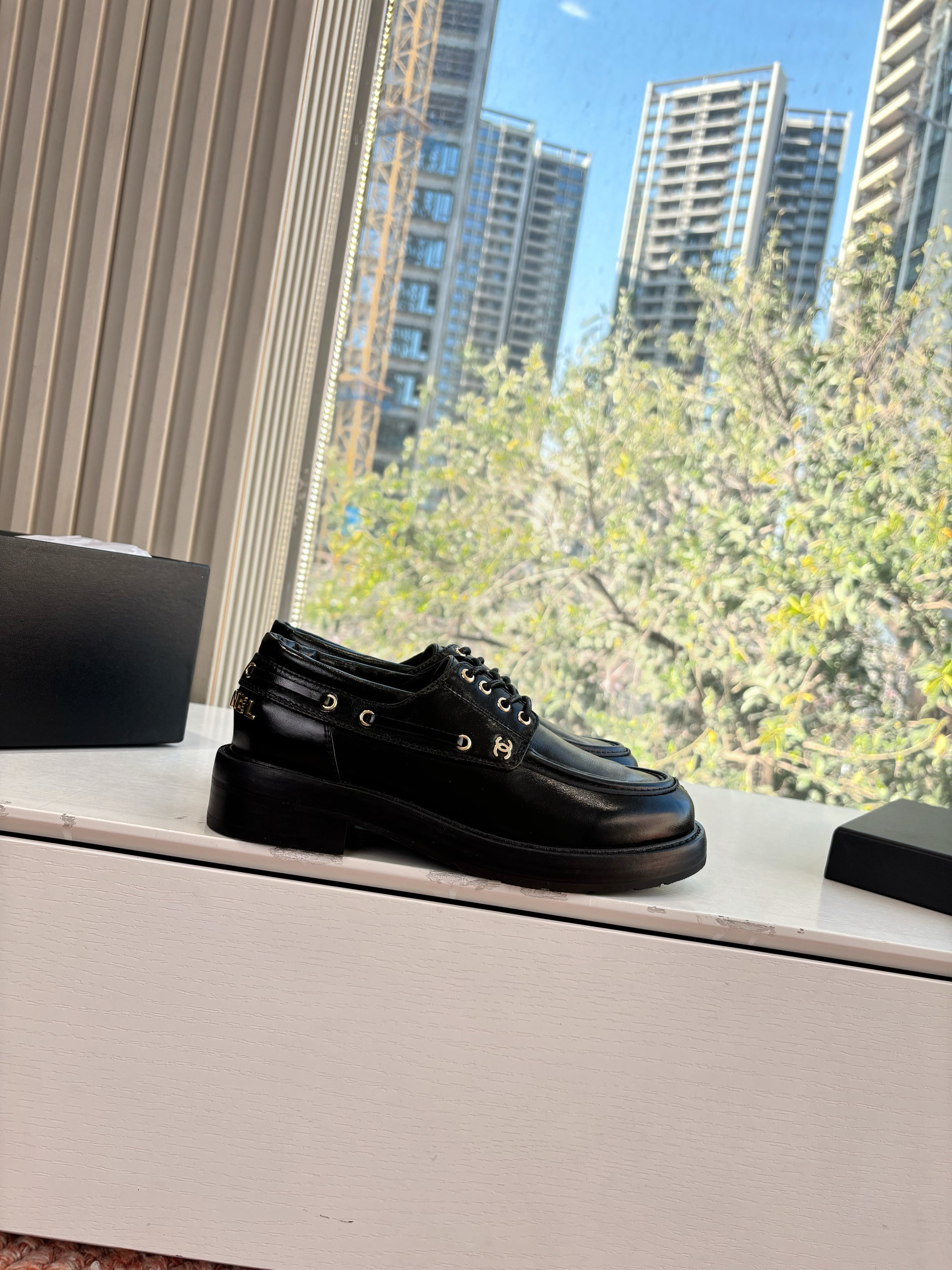 CC G189 26s Deep-cut Loafers Black Glossy Lambskin 648222