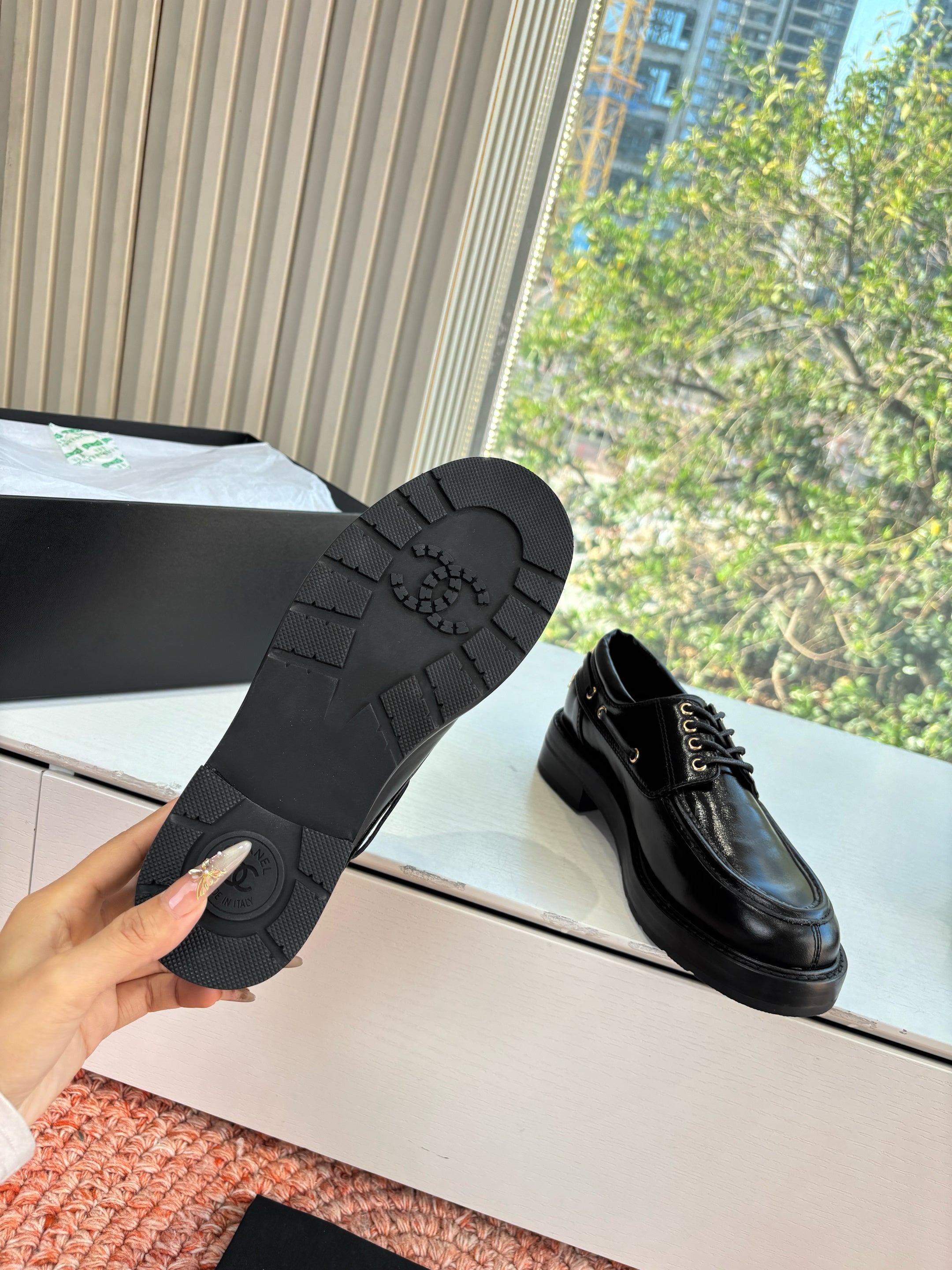 CC G189 26s Deep-cut Loafers Black Glossy Lambskin 648222