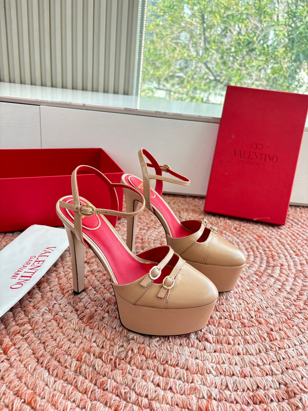 Valentino Crasher Platform Pumps 14.5cm Beige Sheepskin 702231