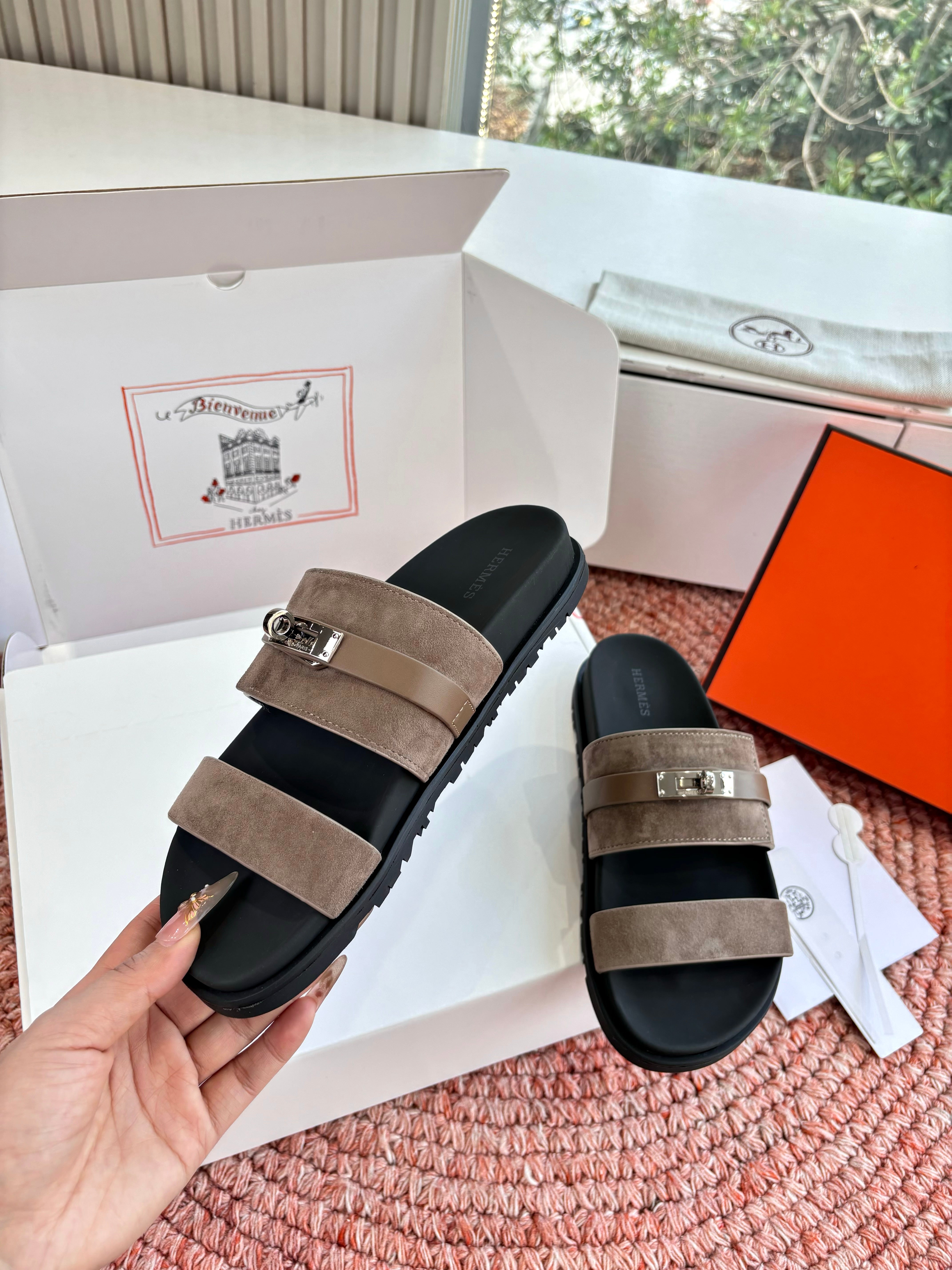 HM Jackson Sandal Coffee Suede 648478
