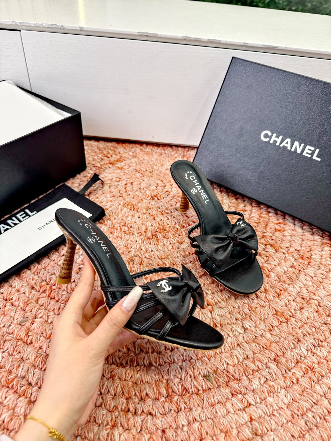 CC 26s Bow Heels Mules Black Sheepskin 703671