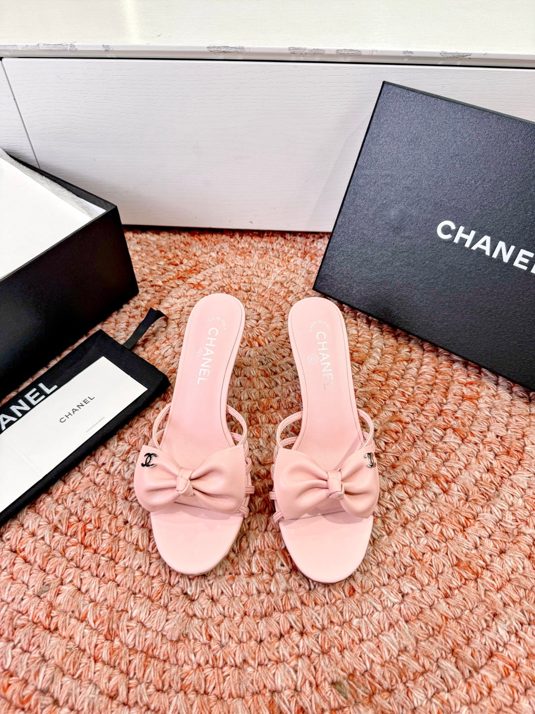 CC 26s Bow Heels Mules Pink Sheepskin 703672