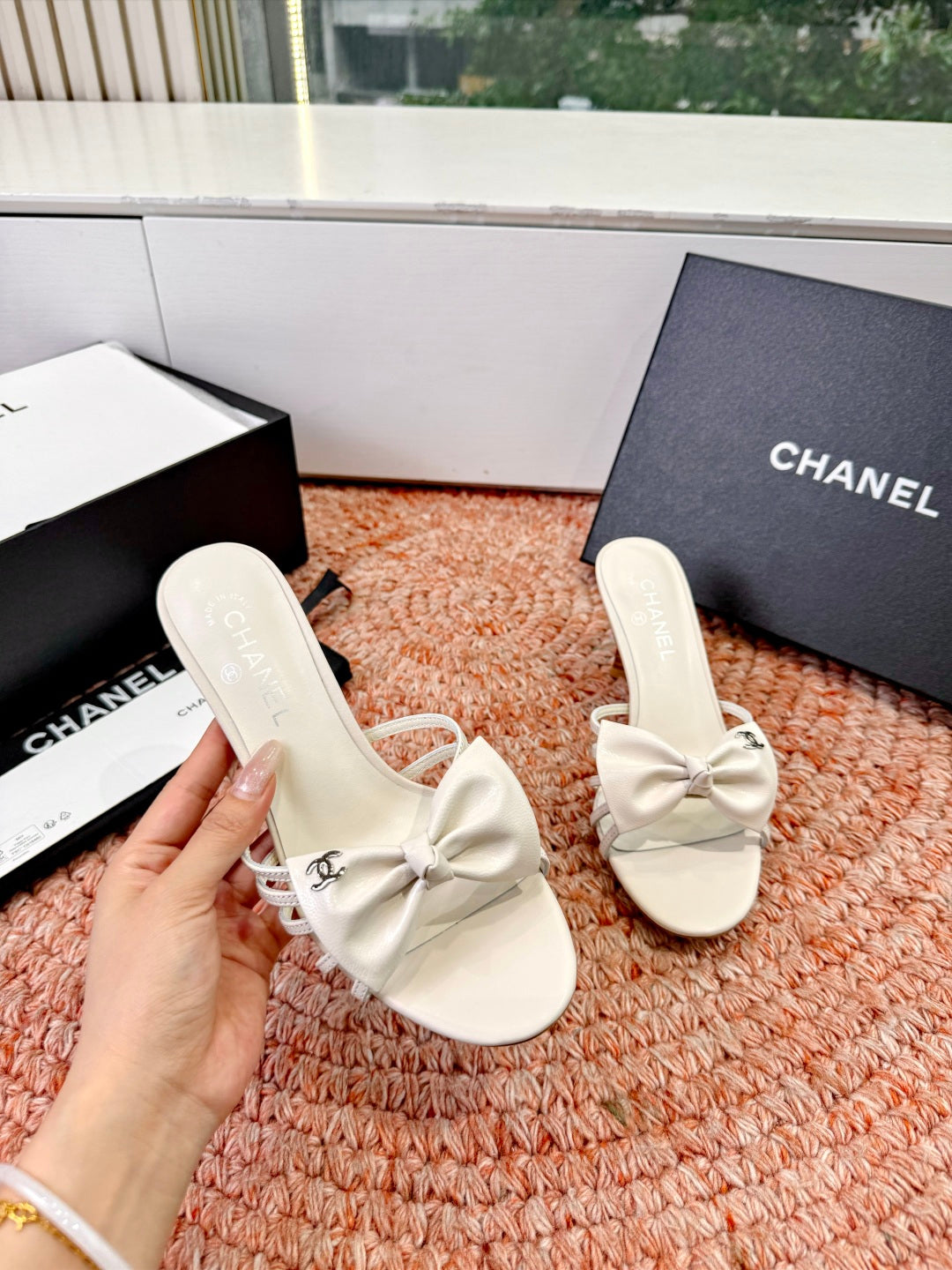 CC 26s Bow Heels Mules White Sheepskin 703670