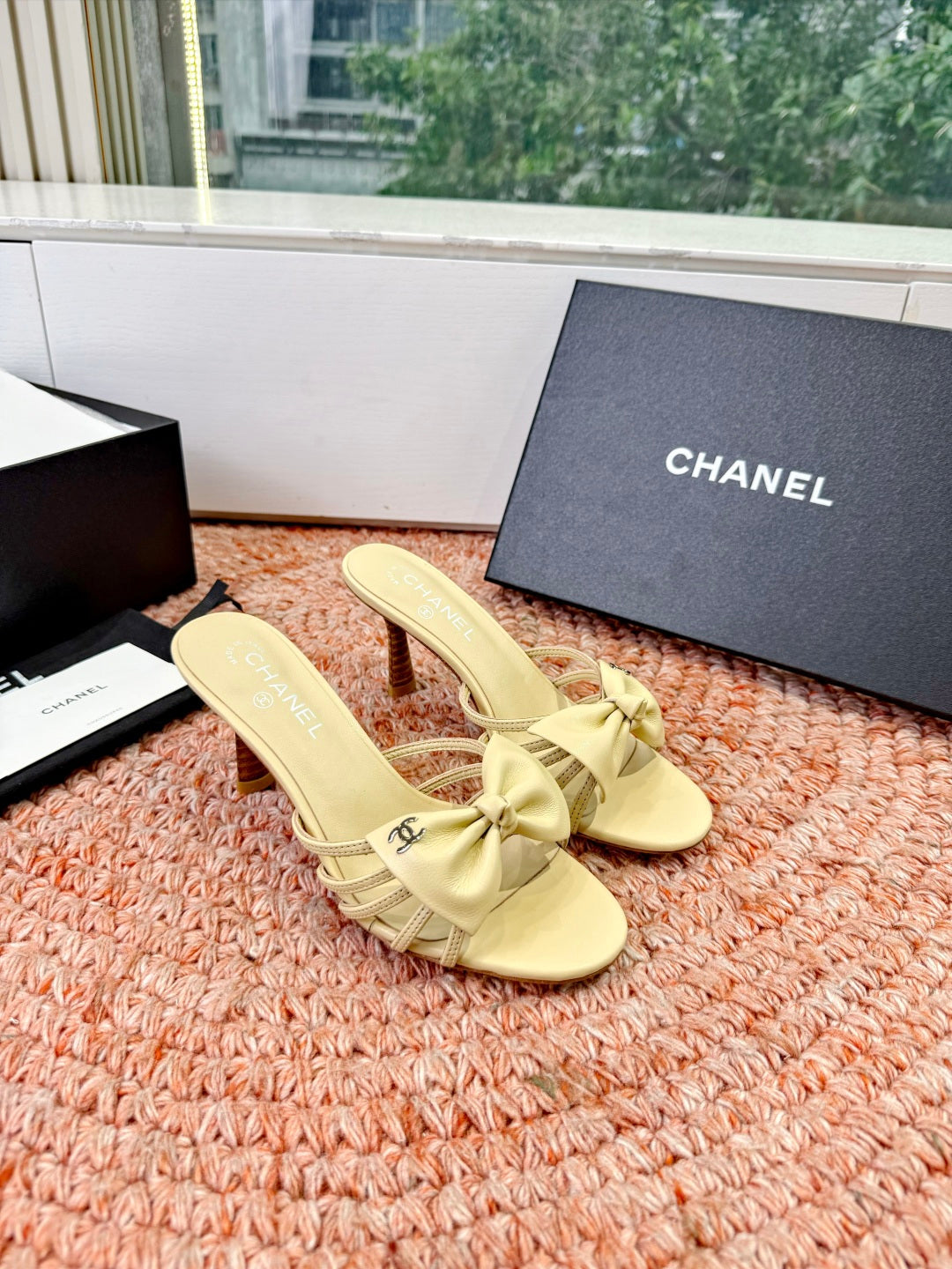 CC 26s Bow Heels Mules Beige Sheepskin 703673