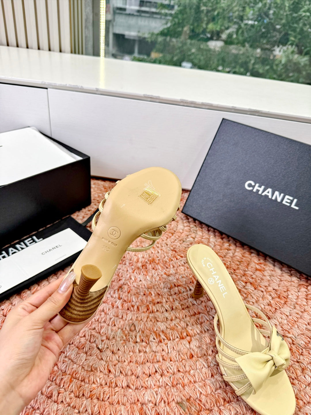 CC 26s Bow Heels Mules Beige Sheepskin 703673
