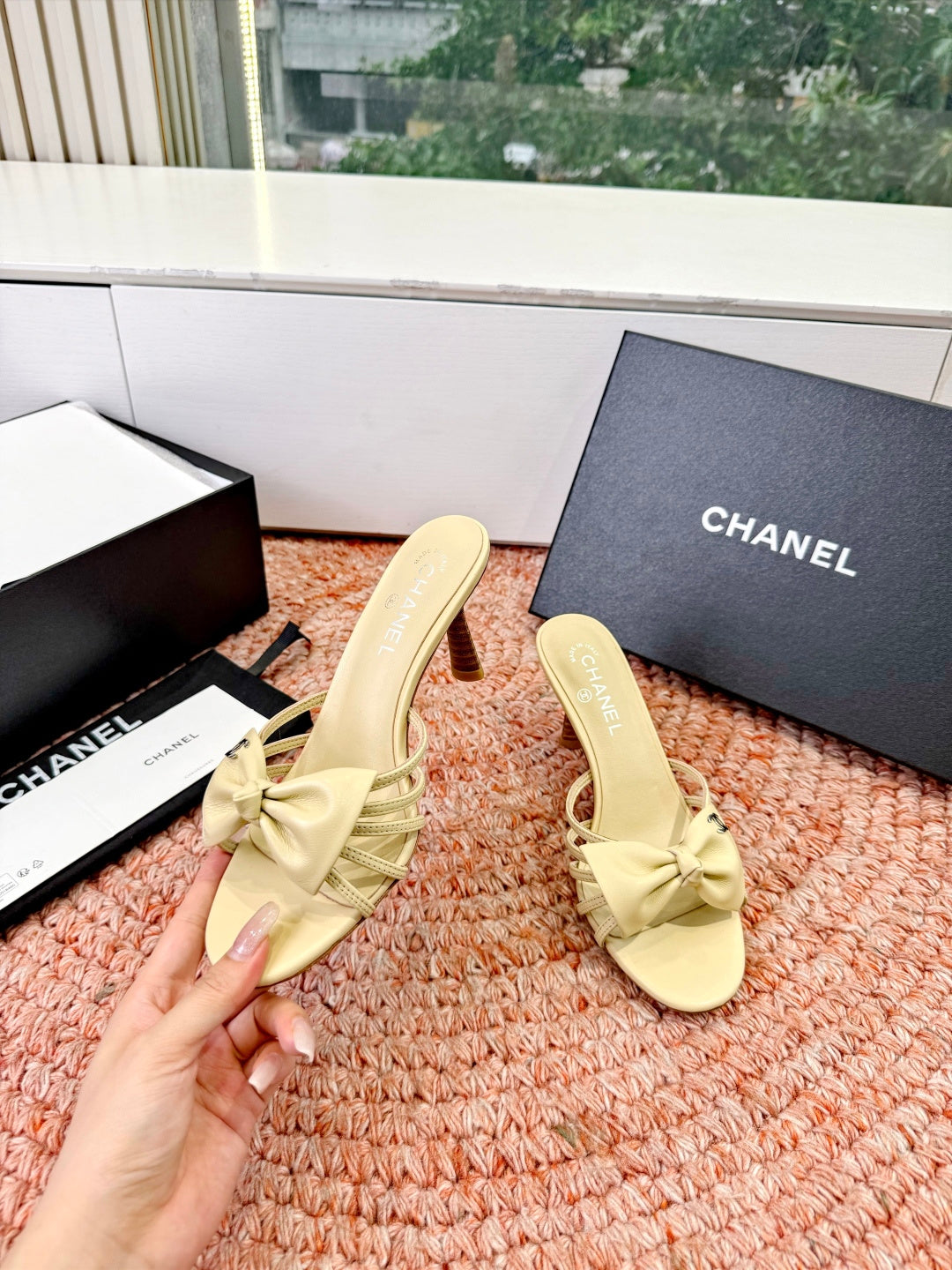 CC 26s Bow Heels Mules Beige Sheepskin 703673