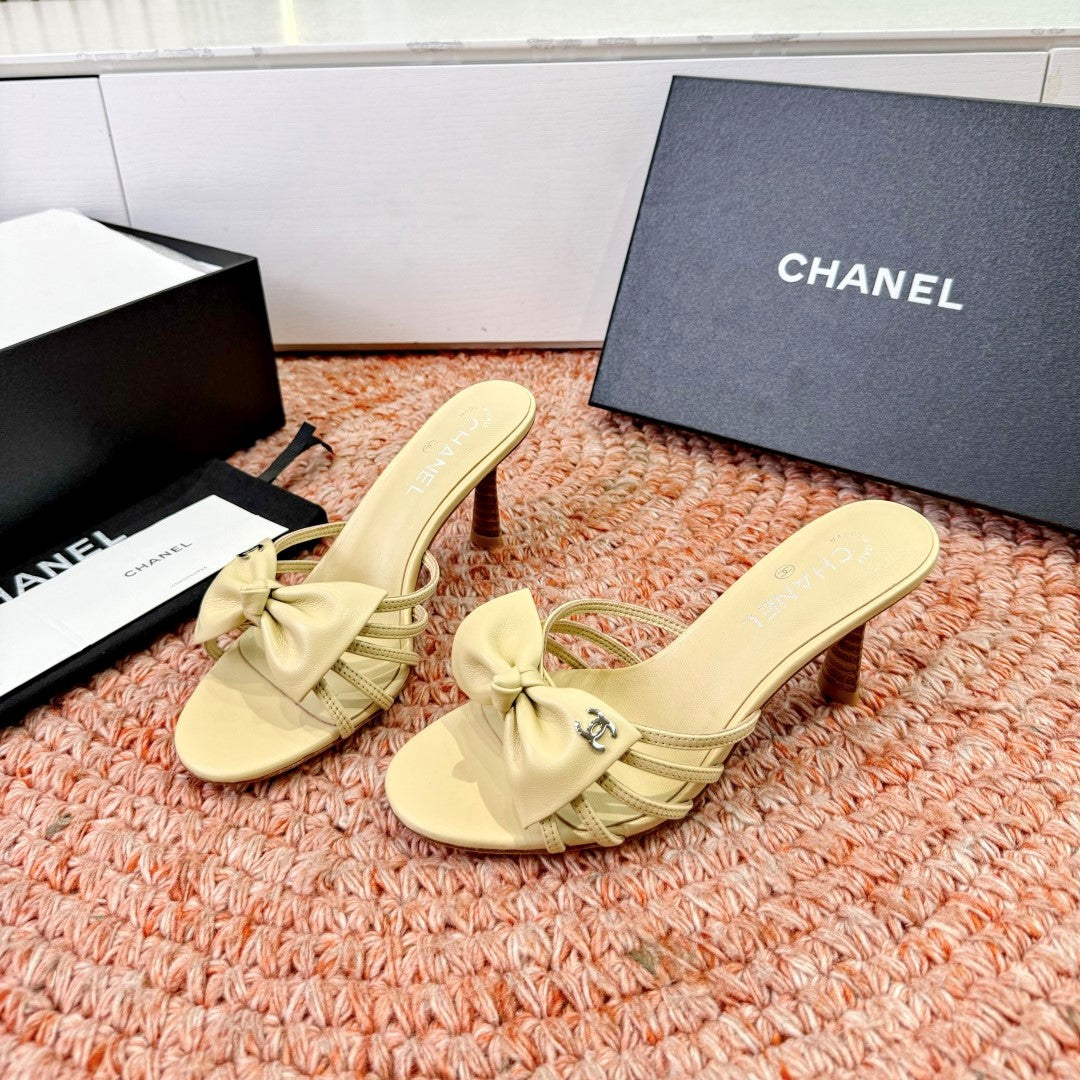 CC 26s Bow Heels Mules Beige Sheepskin 703673