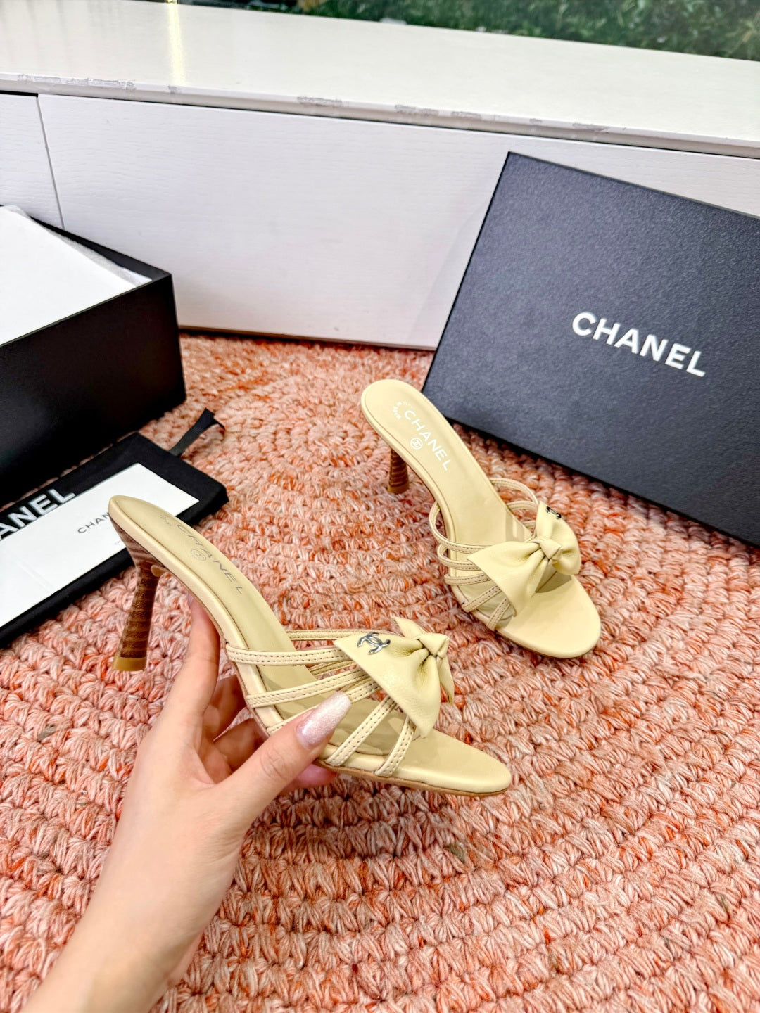 CC 26s Bow Heels Mules Beige Sheepskin 703673