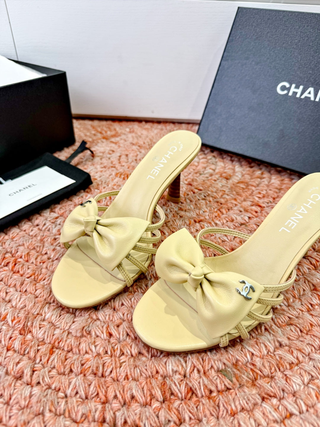 CC 26s Bow Heels Mules Beige Sheepskin 703673