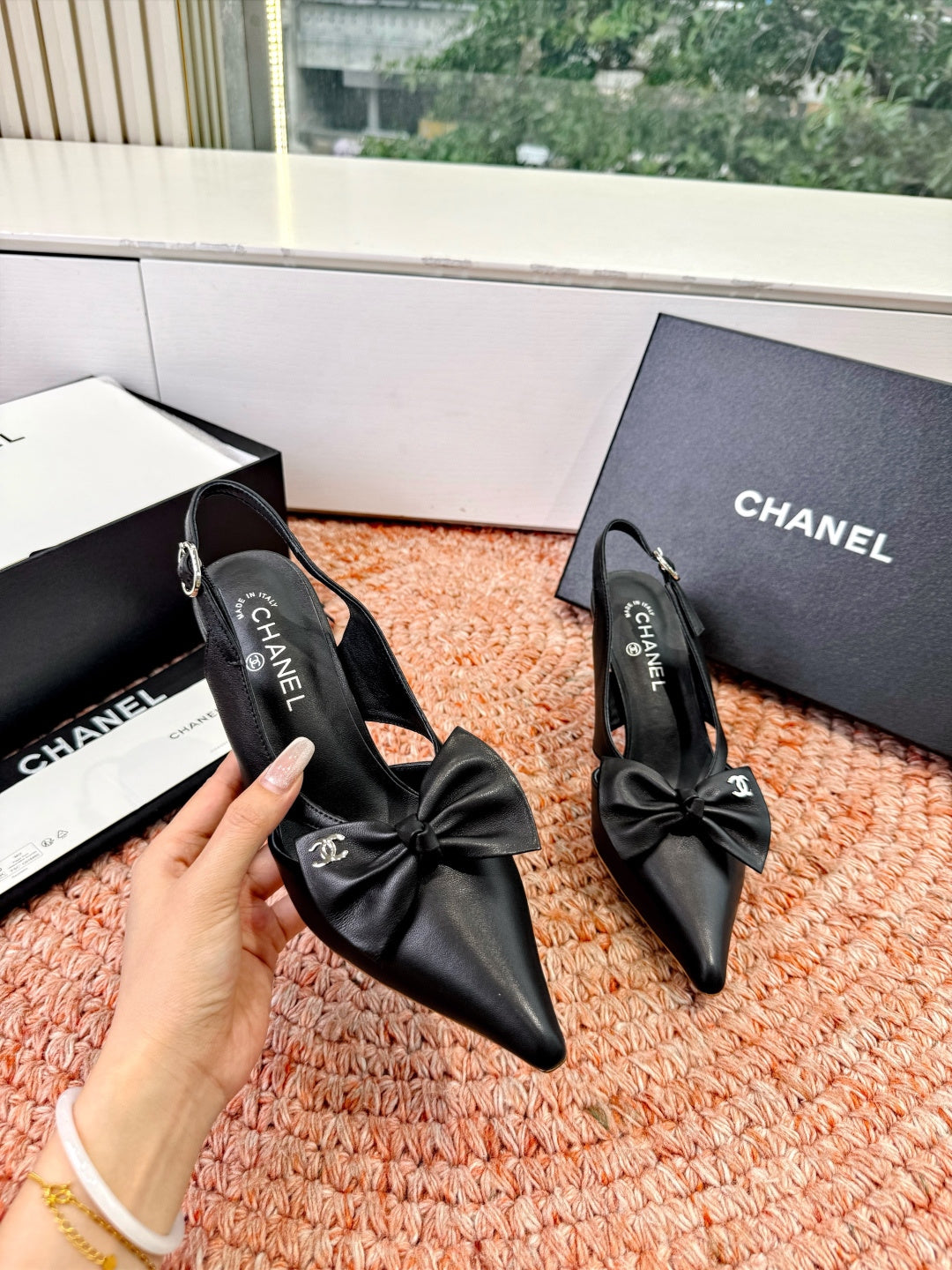 CC 26s Bow Heels Slingback Black Sheepskin 703665