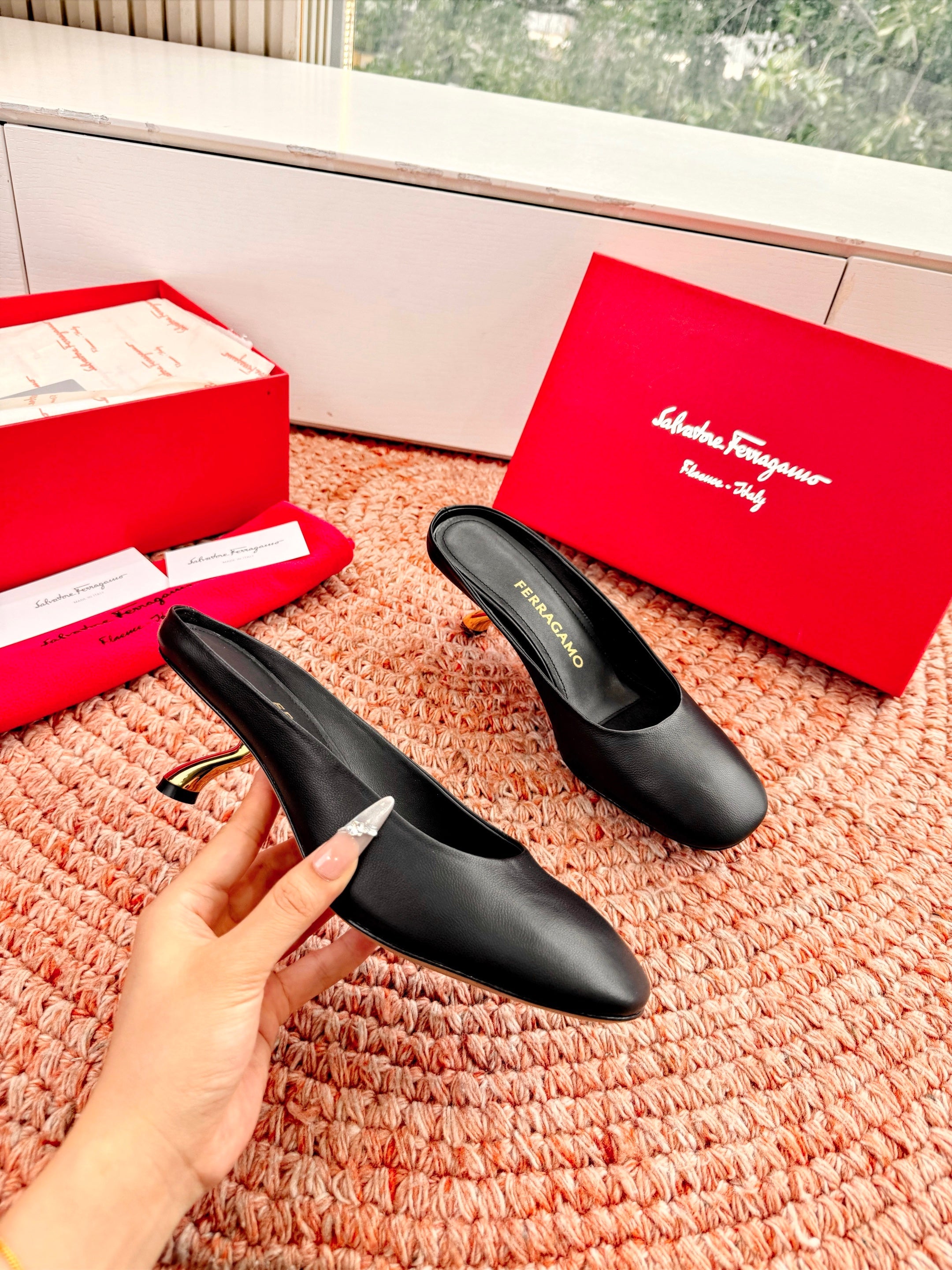 Ferragamo Salvatore Mule Black Sheepskin 760452