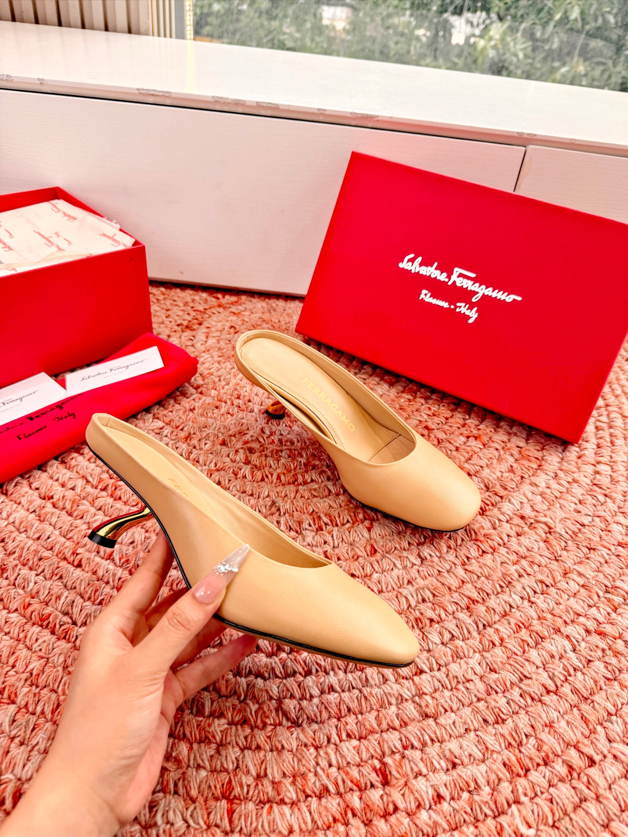Ferragamo Salvatore Mule Beige Sheepskin 760453