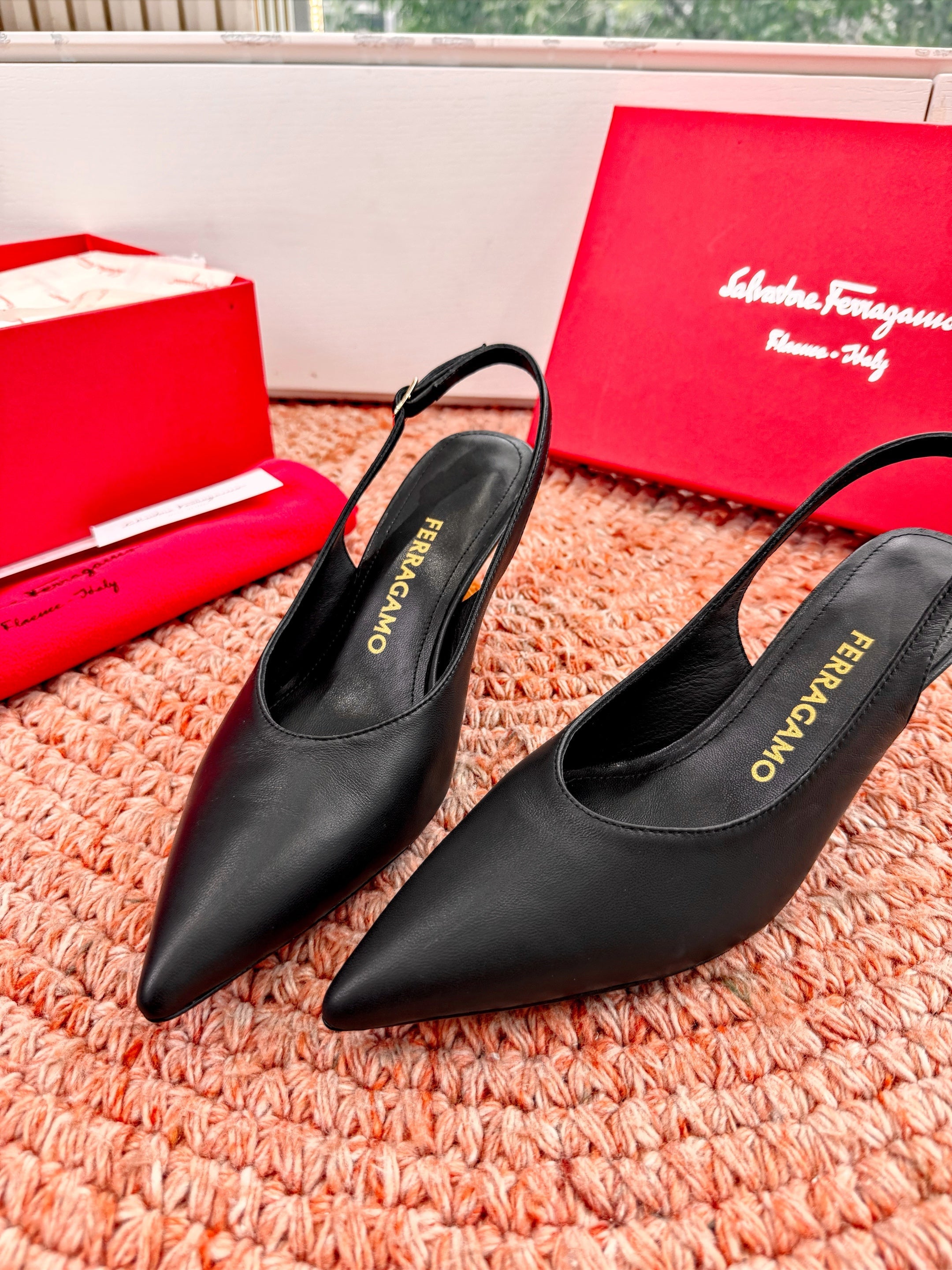Ferragamo Salvatore Slingback Black Sheepskin 760455
