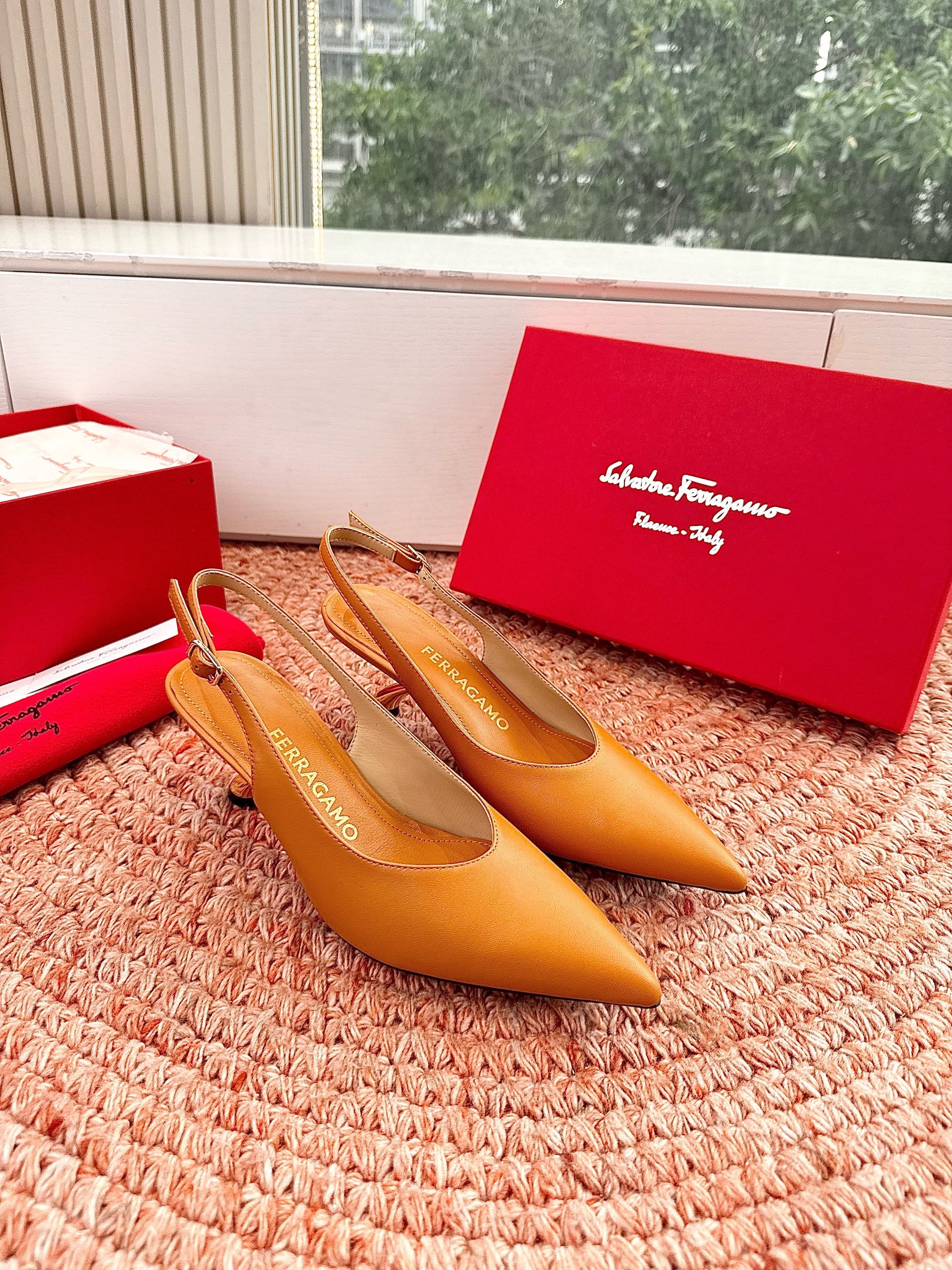 Ferragamo Salvatore Slingback Light Brown Sheepskin 760458