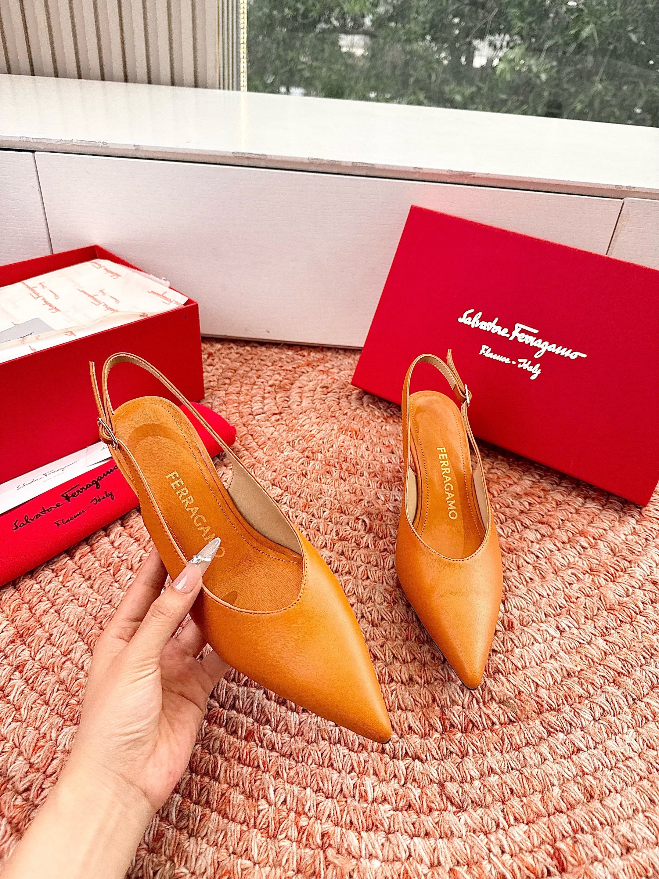 Ferragamo Salvatore Slingback Light Brown Sheepskin 760458