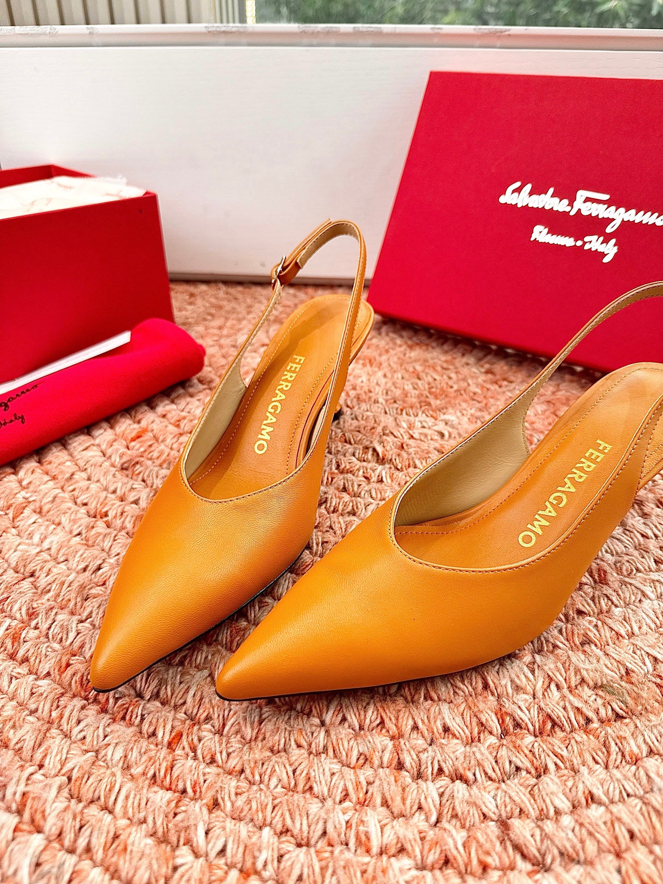 Ferragamo Salvatore Slingback Light Brown Sheepskin 760458