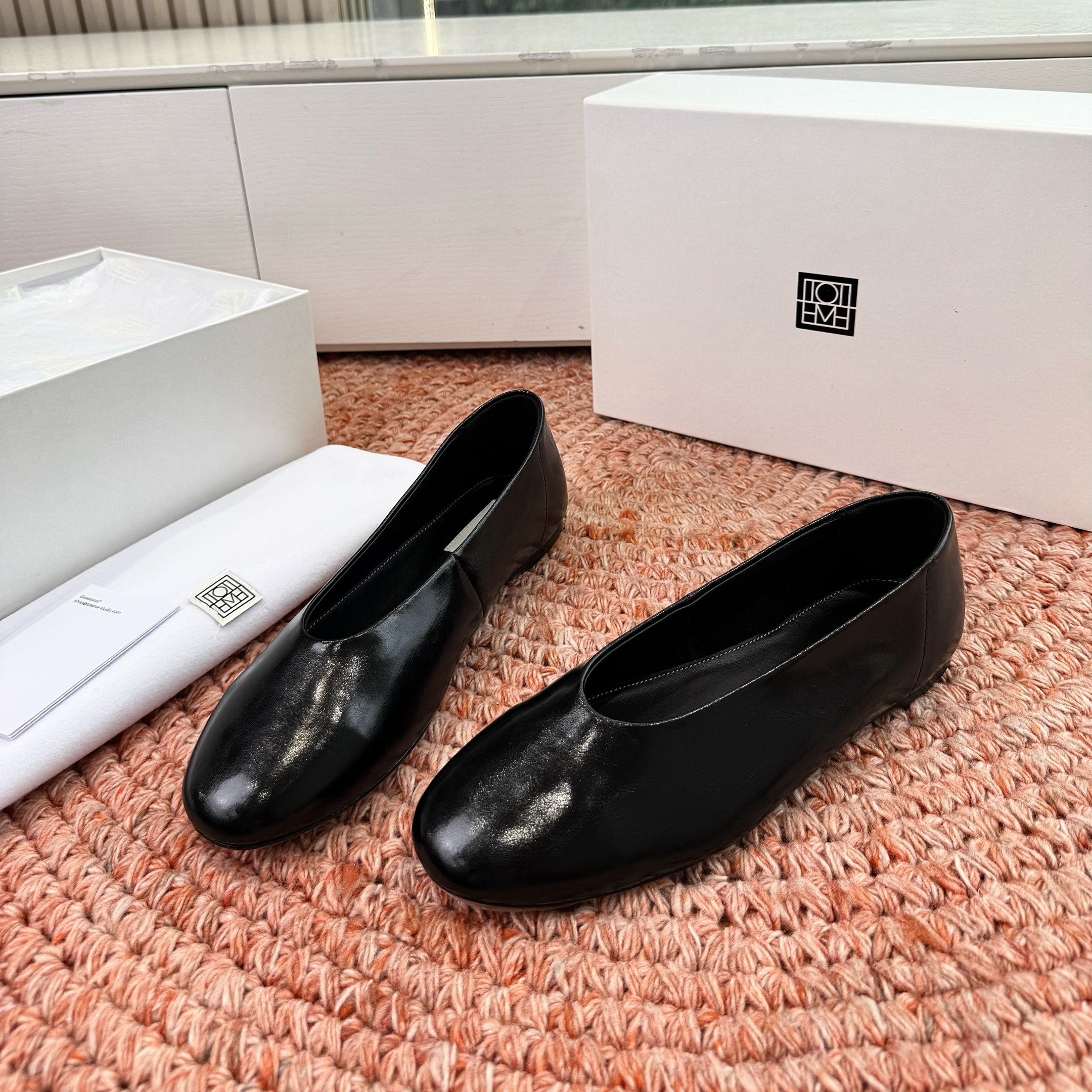 Toteme Ballerinas Black Glossy Leather 760433