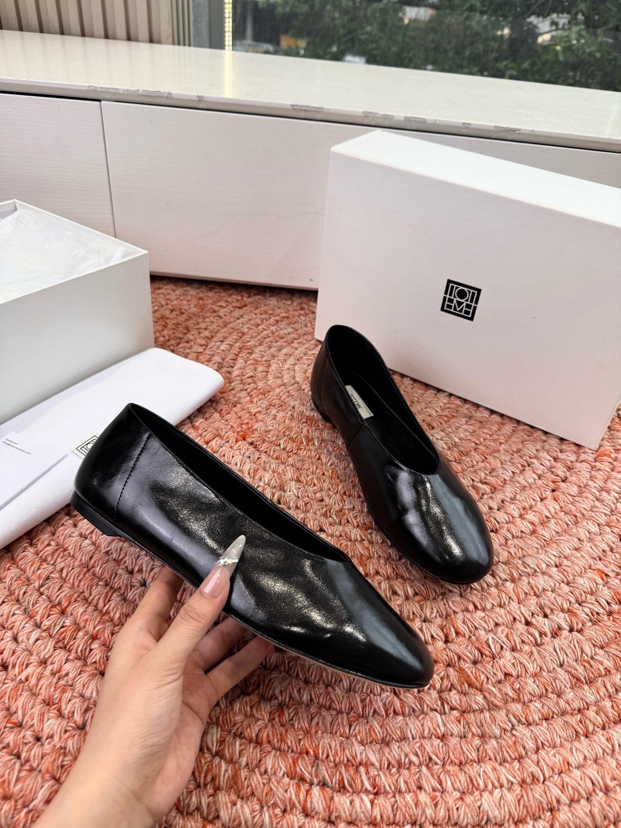 Toteme Ballerinas Black Glossy Leather 760433