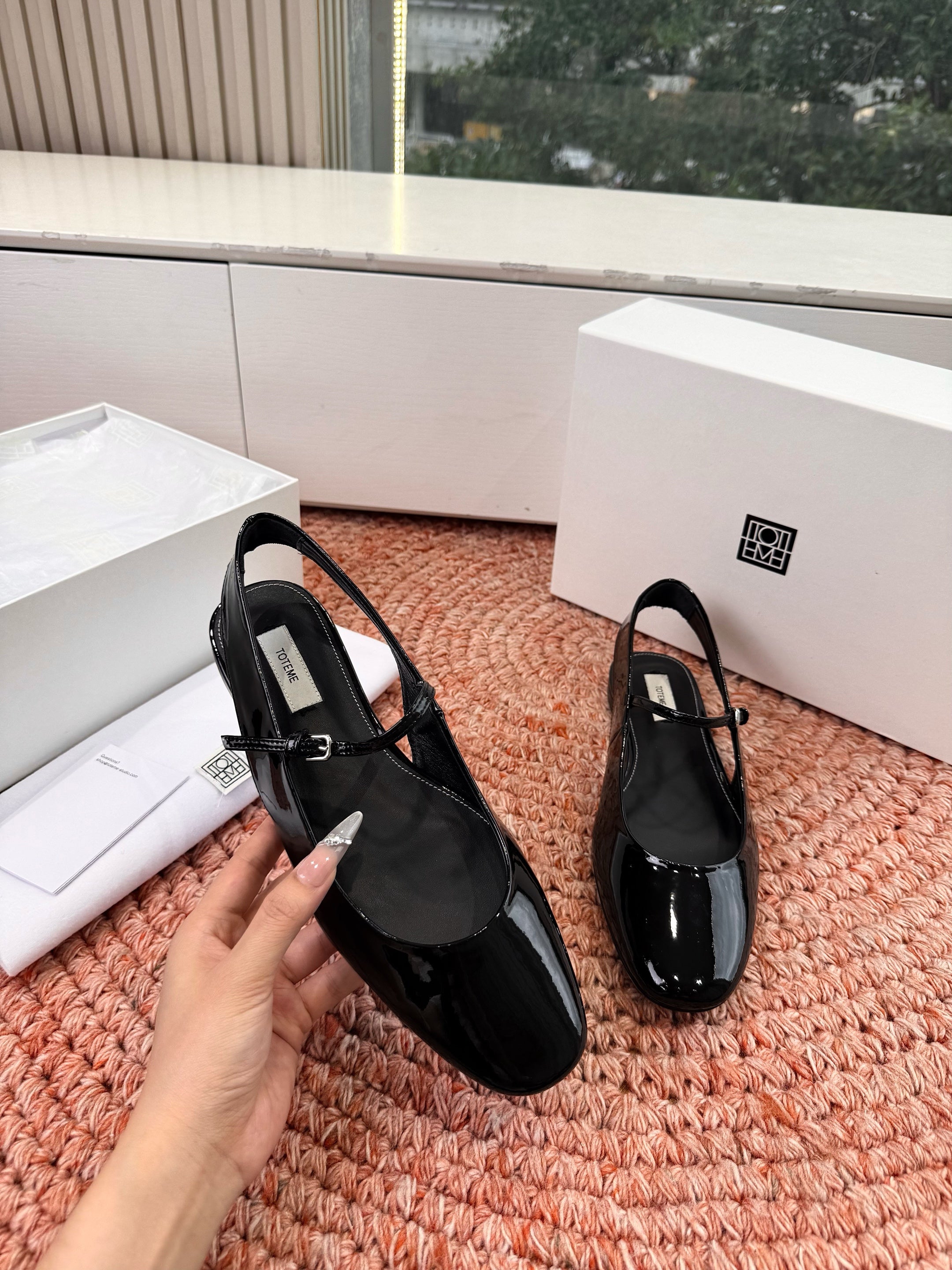 Toteme Mary Jane Slingback Flat Black Glossy Leather 760427