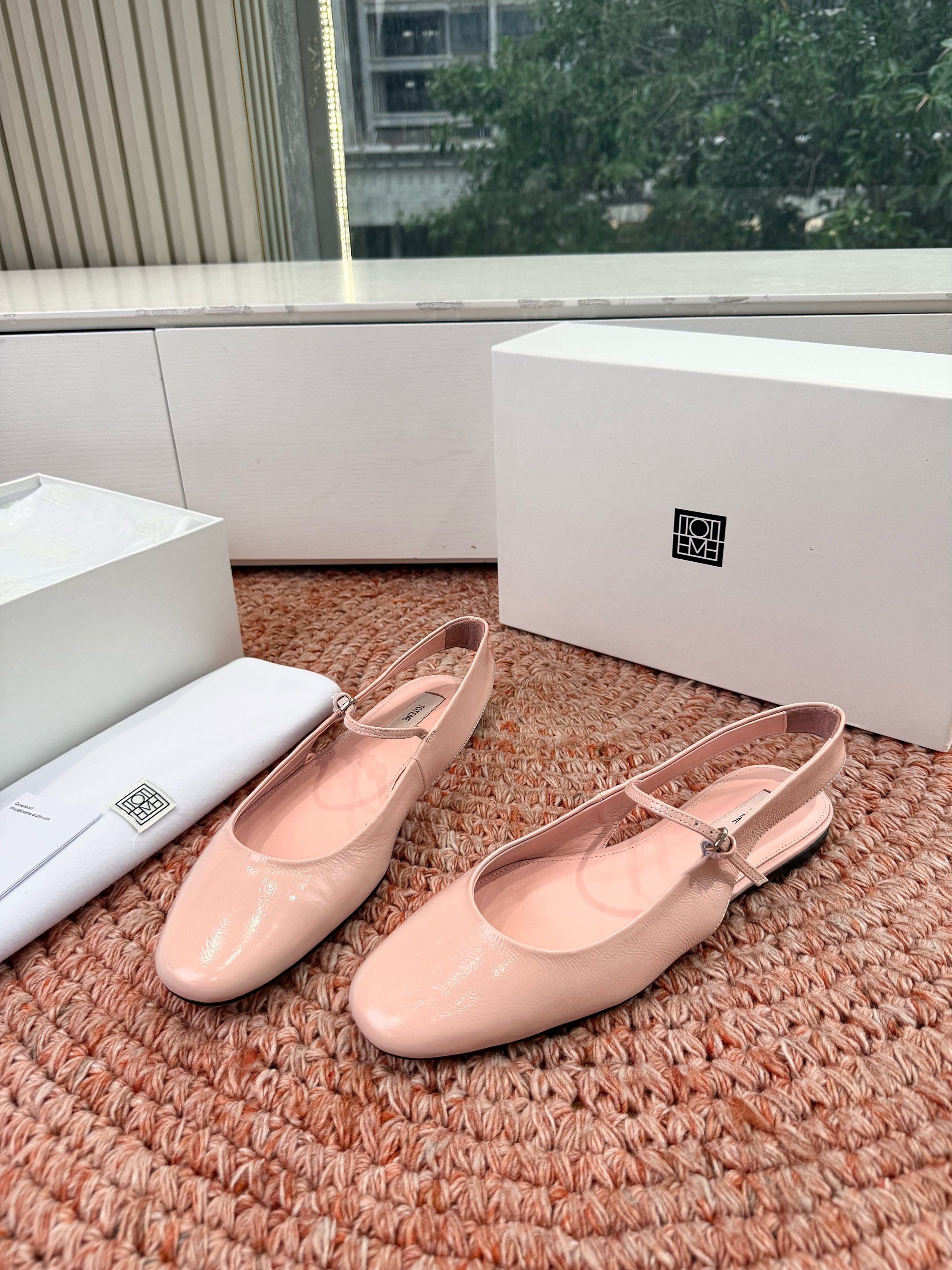 Toteme Mary Jane Slingback Flat Light Pink Glossy Leather 760430