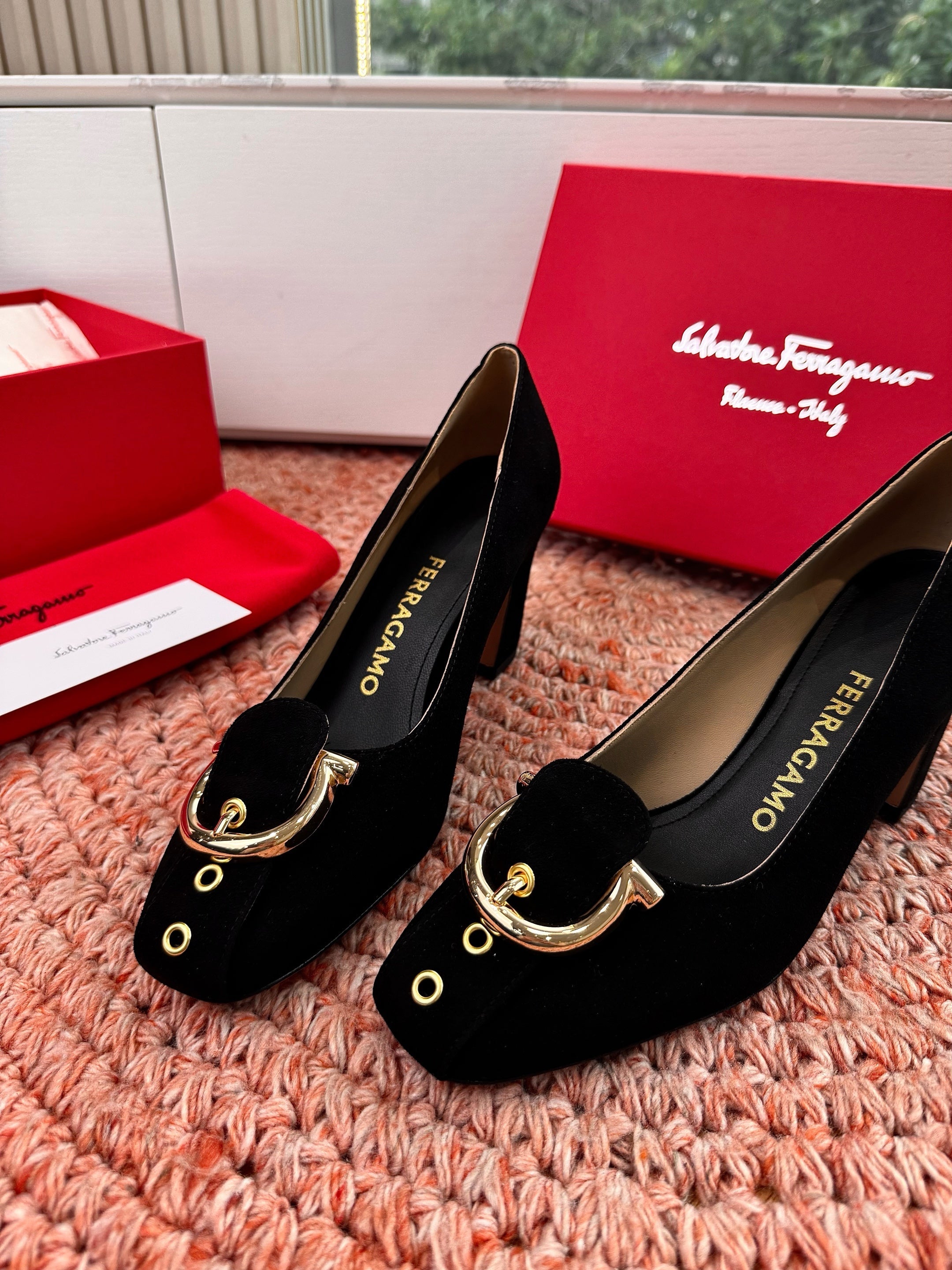 Ferragamo Gancini Pumps Black Suede 760468