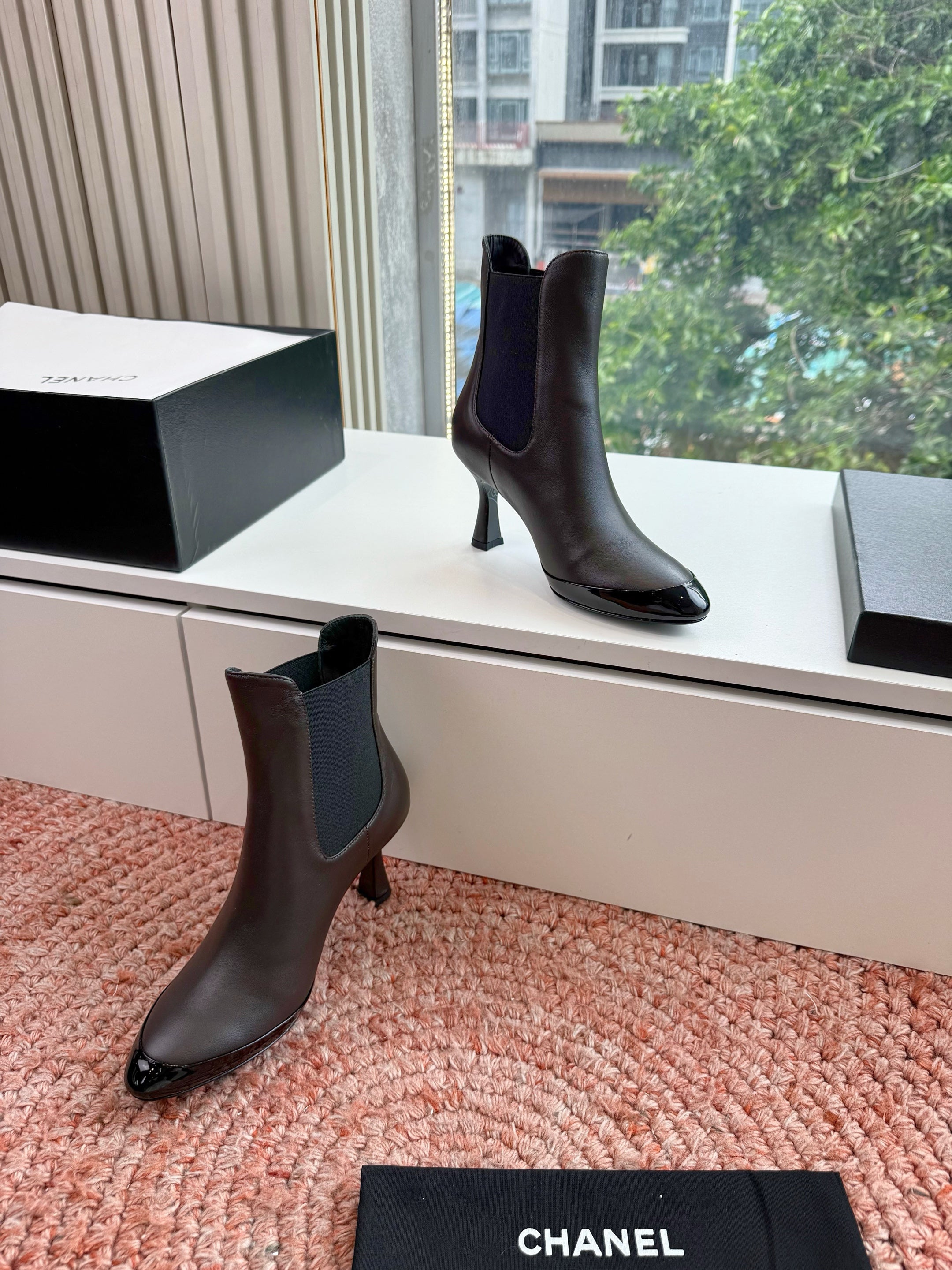 CC 26s Boot Black Coffee Lambskin Patent Leather 916016
