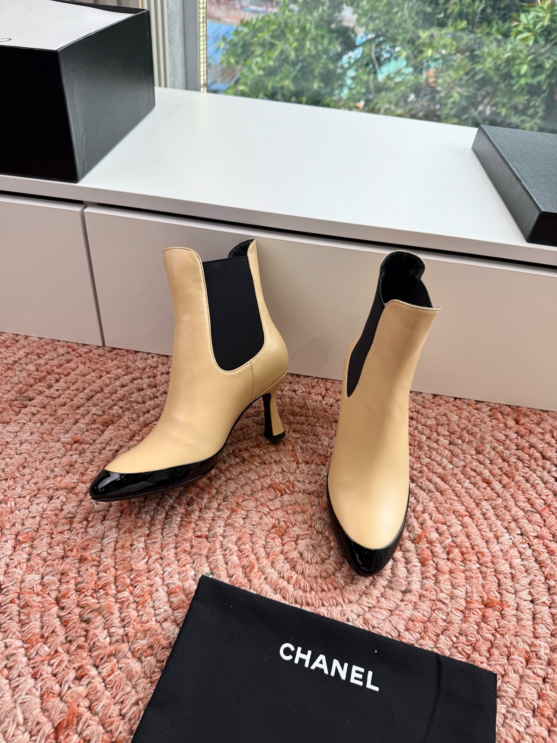 CC 26s Boot Black Beige Lambskin Patent Leather 916017