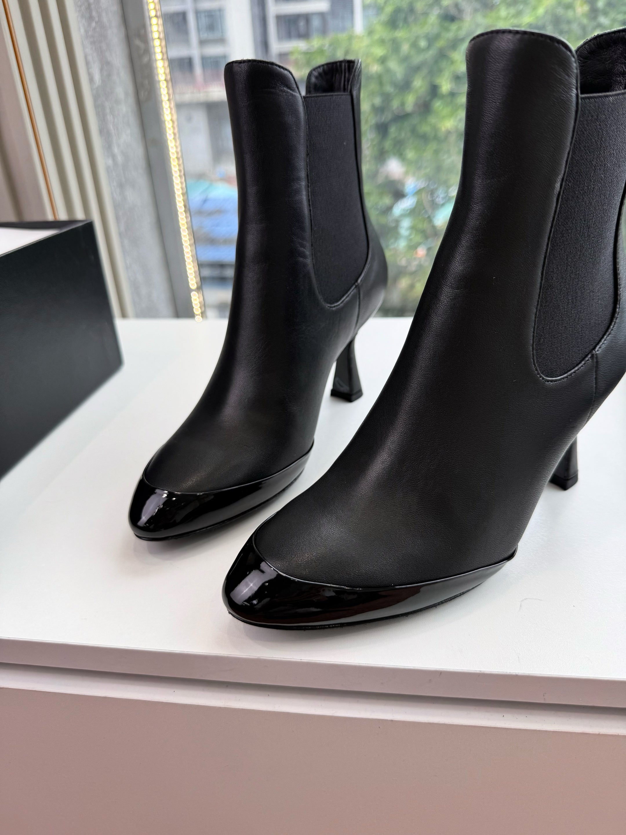 CC 26s Boot Black Lambskin Patent Leather 916019