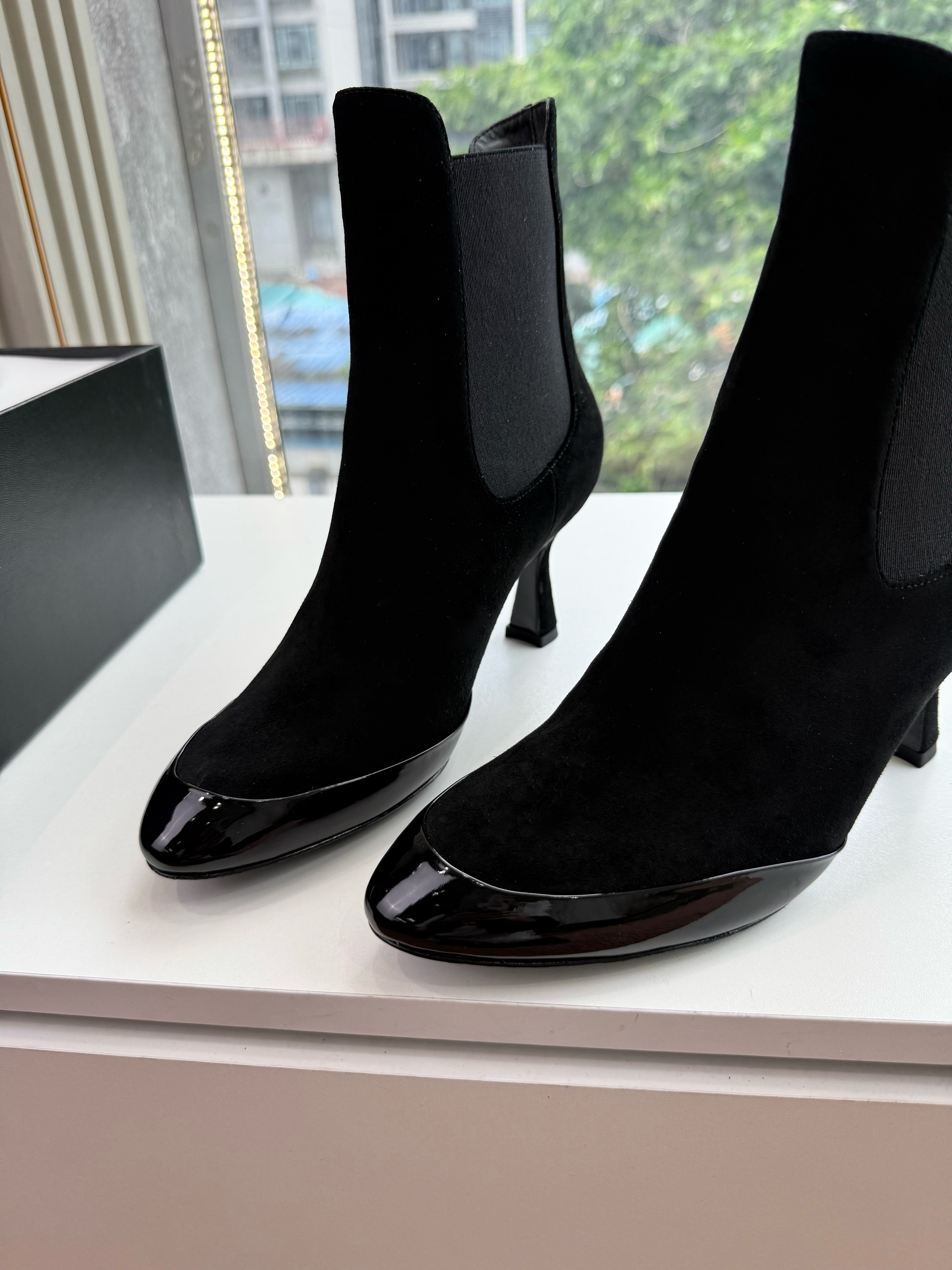 CC 26s Boot Black Suede Patent Leather 916020